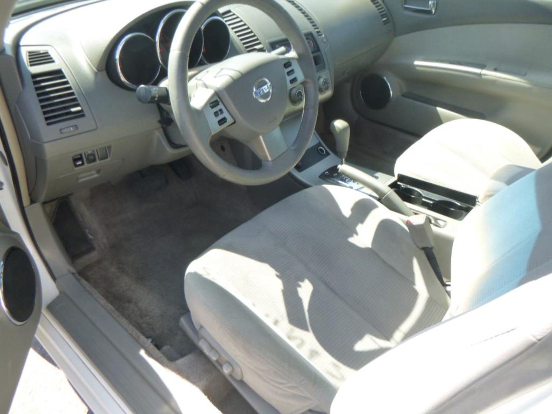 (Lot # 3354) 2005 Nissan Altima - Image 7 of 10