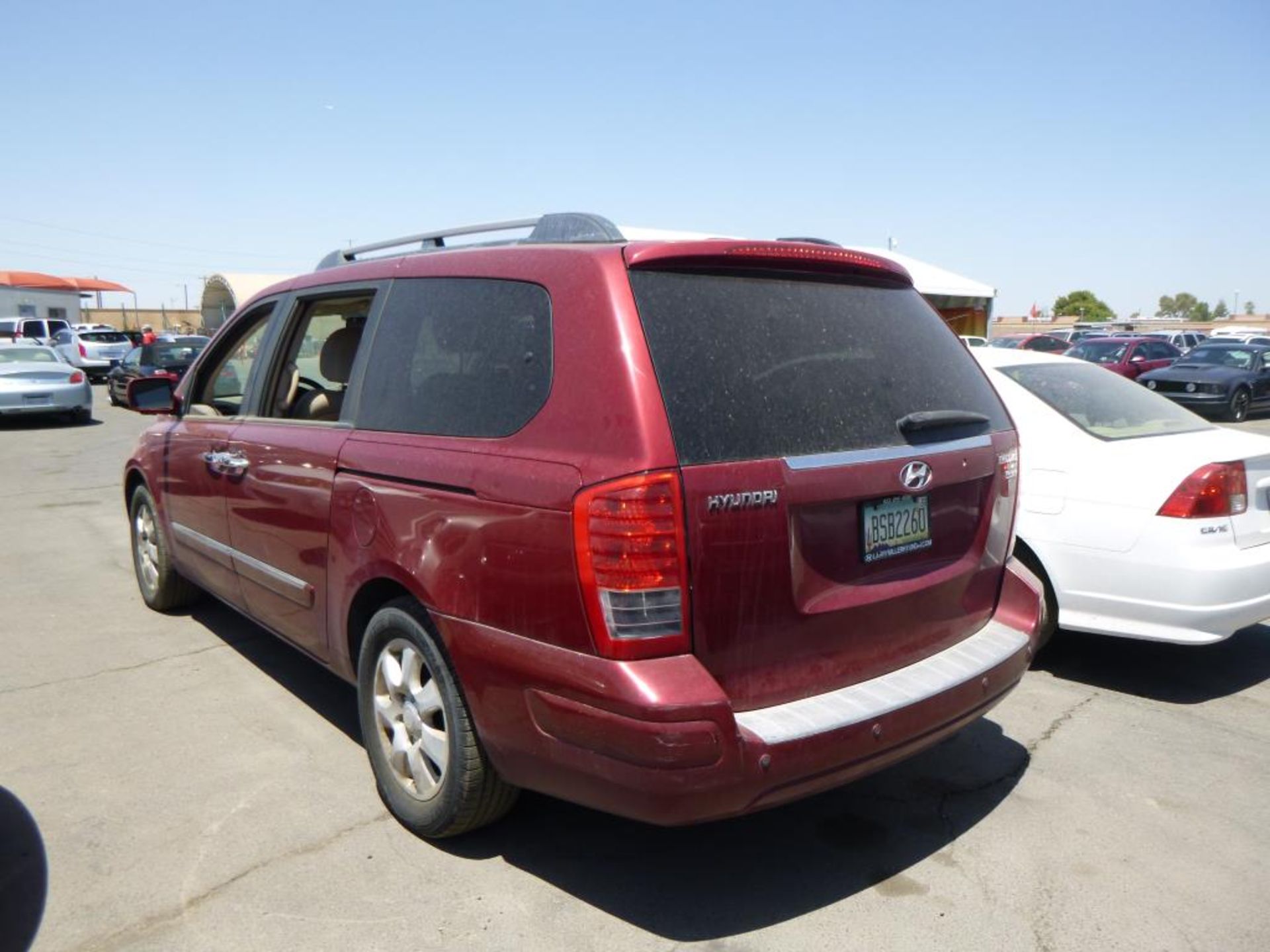 (Lot # 3481) 2008 Hyundai Entourage - Image 2 of 16