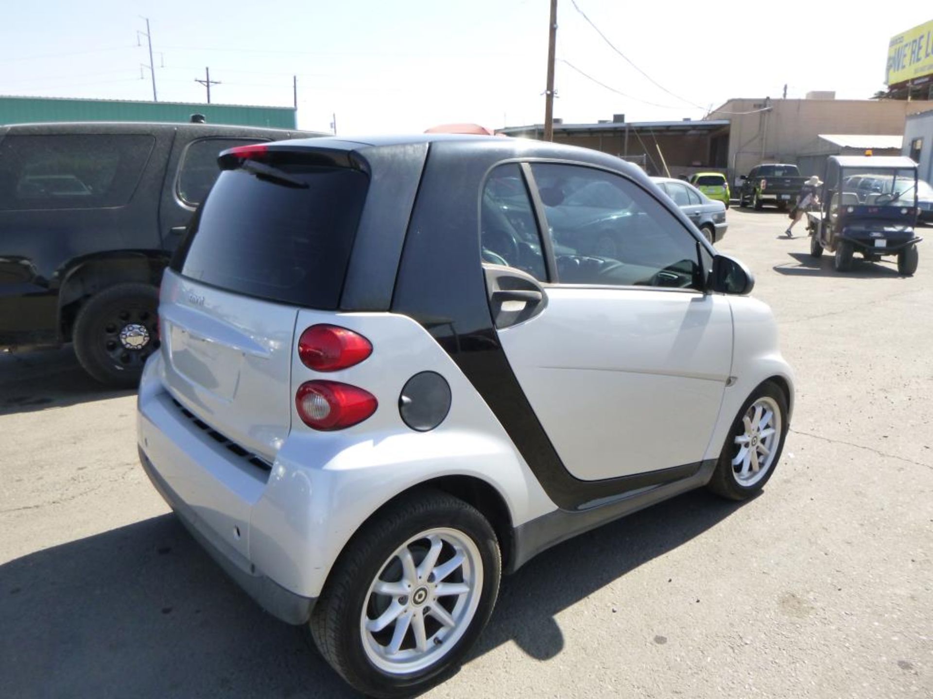 (Lot # 3384) 2009 smart fortwo - Image 4 of 12