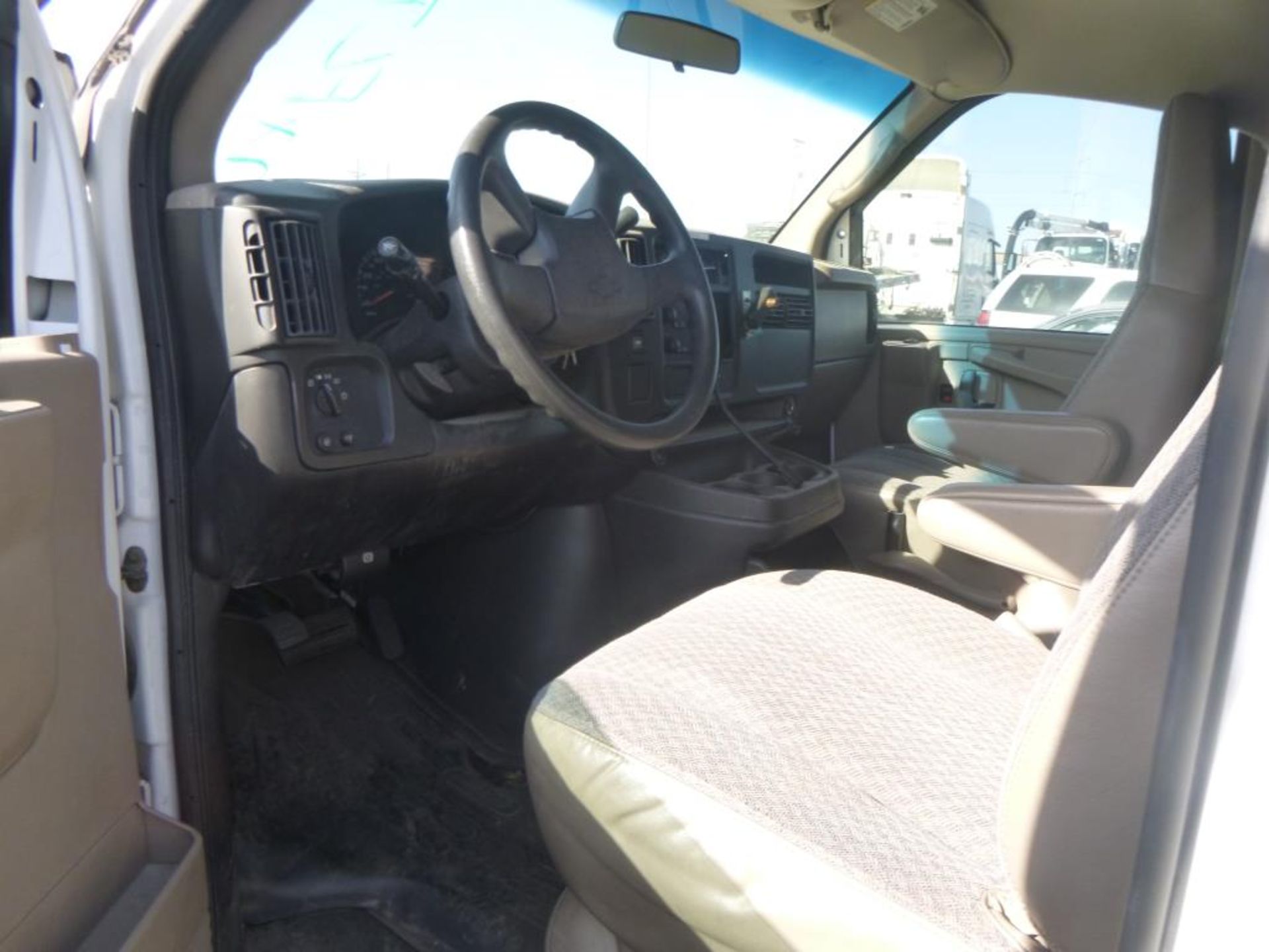 (Lot # 3491) 2006 Chevrolet Express G1500 Cargo Van - Image 7 of 10