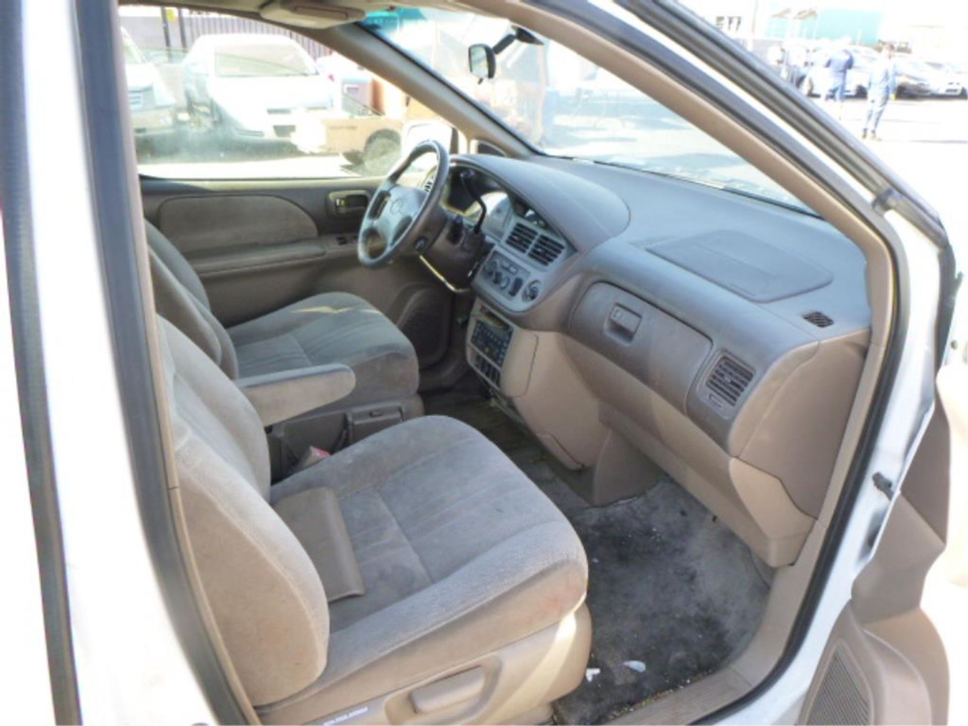 (Lot # 3462) 2003 Toyota Sienna - Image 8 of 15