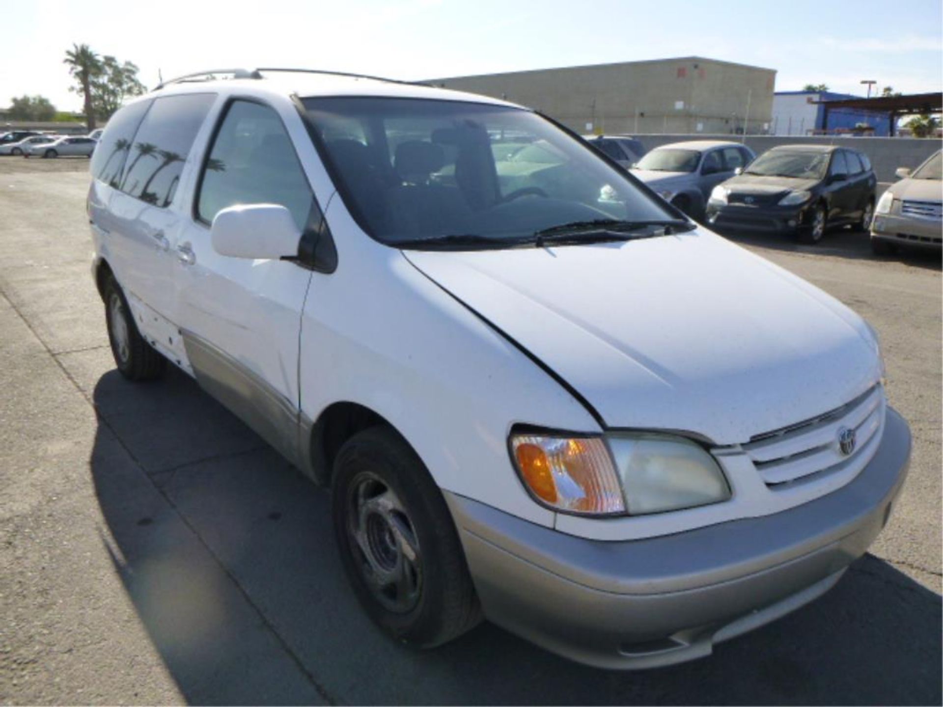 (Lot # 3462) 2003 Toyota Sienna - Image 3 of 15