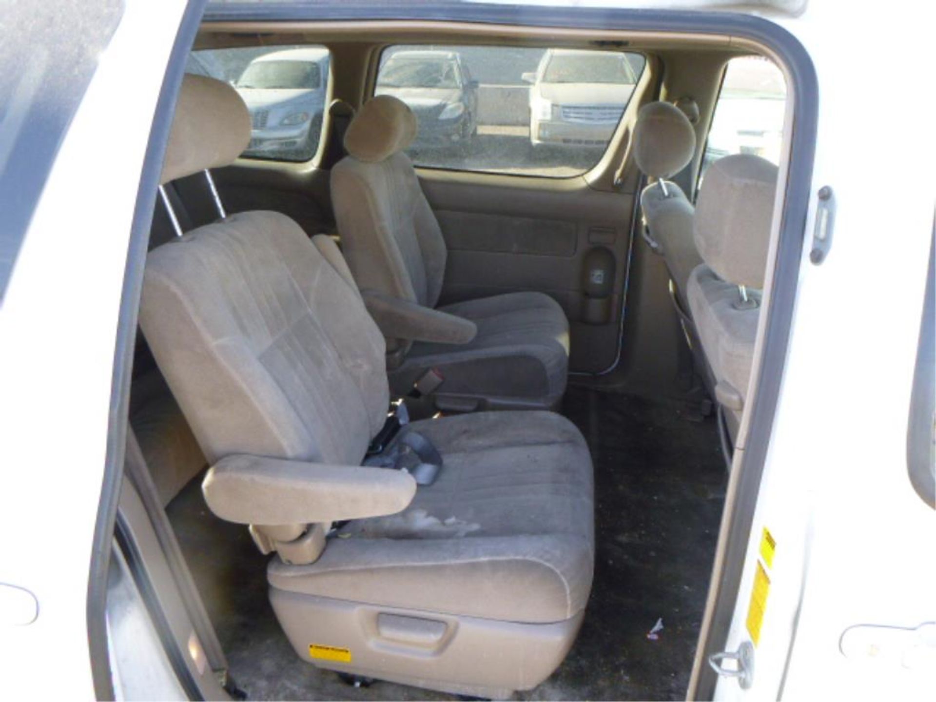 (Lot # 3462) 2003 Toyota Sienna - Image 9 of 15