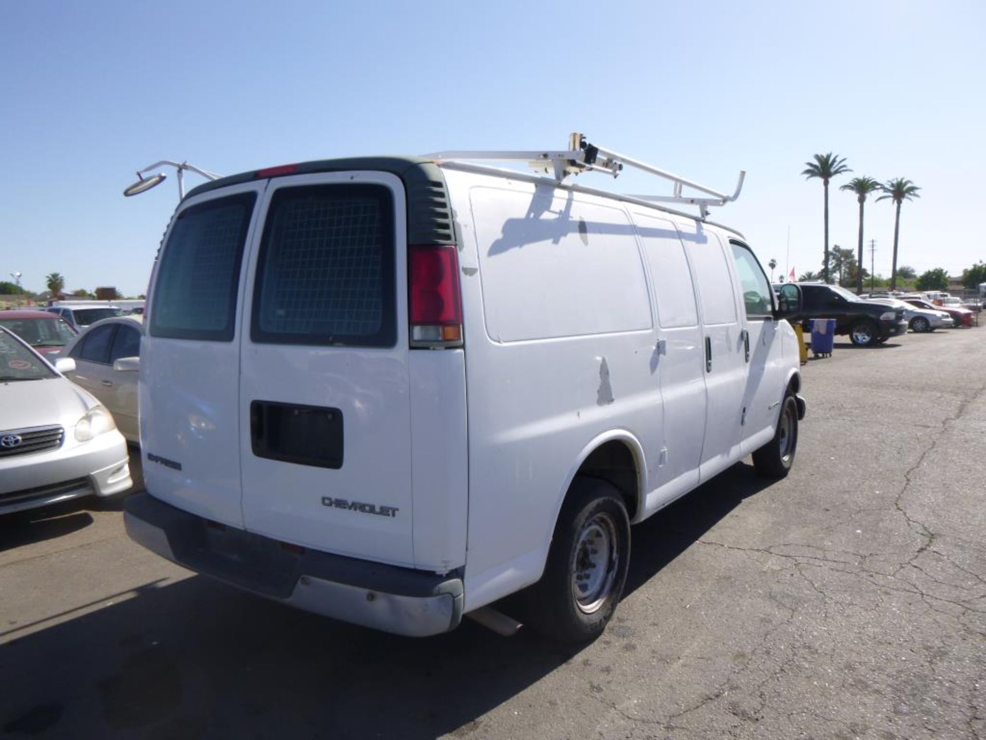 (Lot # 3452) 1999 Chevrolet Express G2500 - Image 4 of 14