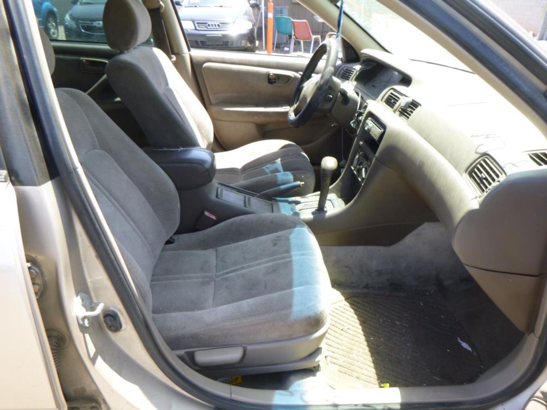(Lot # 3306) 1997 Toyota Camry - Image 10 of 15