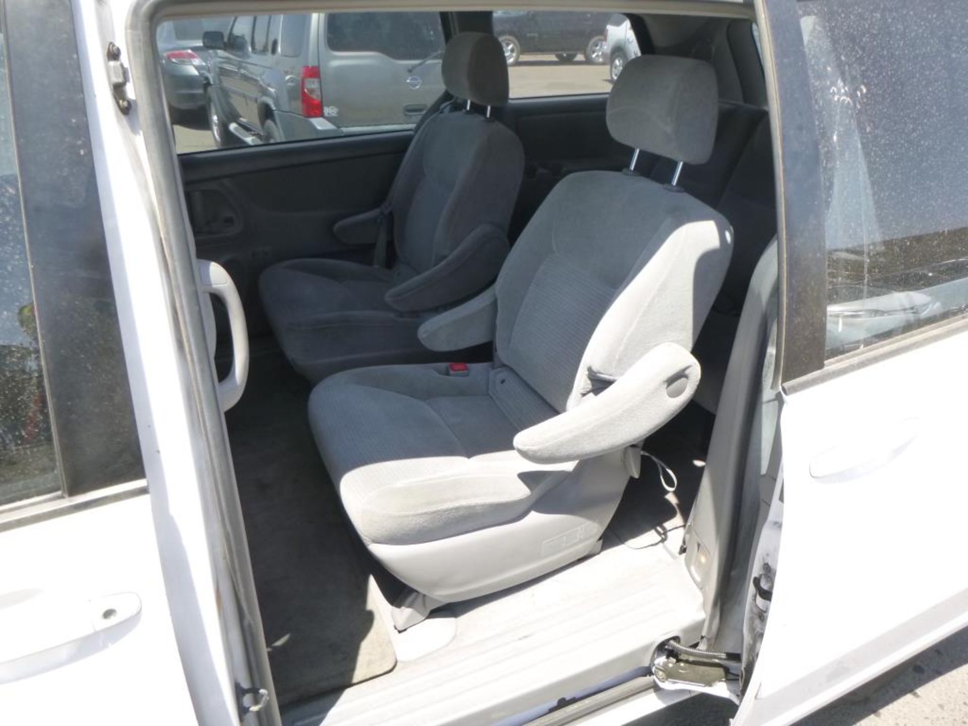 (Lot # 3451) 2006 Toyota Sienna - Image 9 of 13