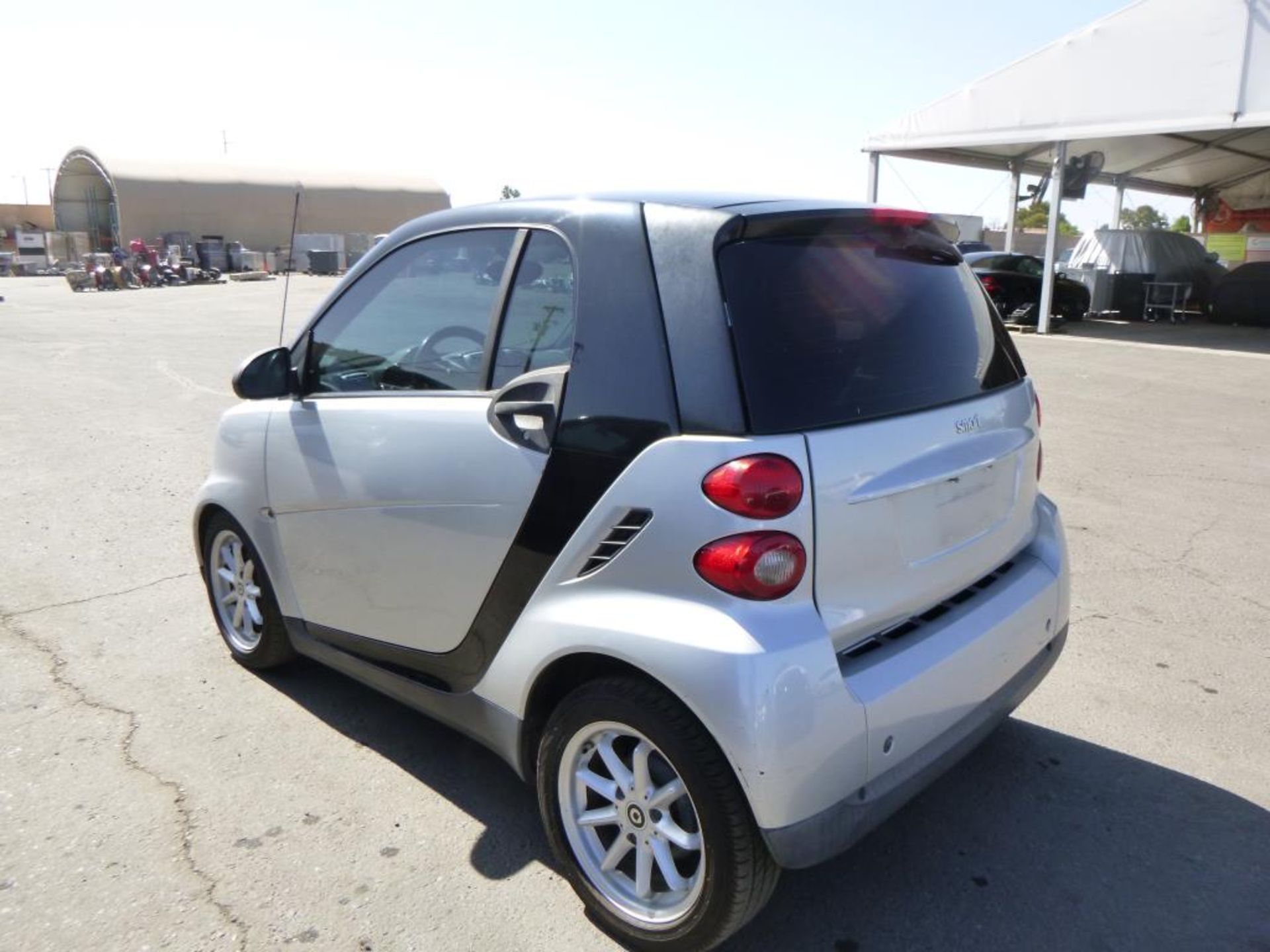 (Lot # 3384) 2009 smart fortwo - Image 2 of 12