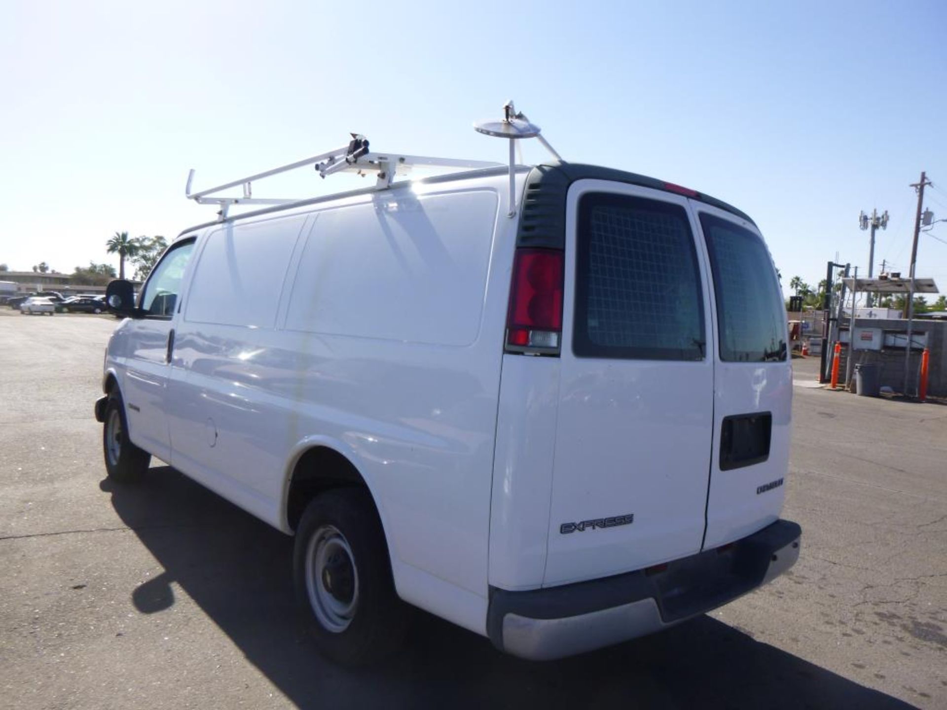 (Lot # 3452) 1999 Chevrolet Express G2500 - Image 2 of 14