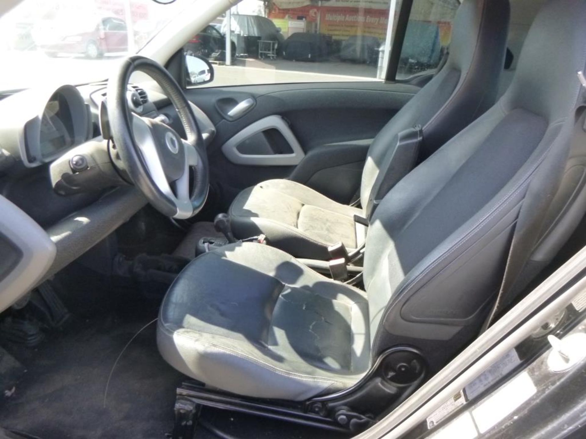 (Lot # 3384) 2009 smart fortwo - Image 9 of 12