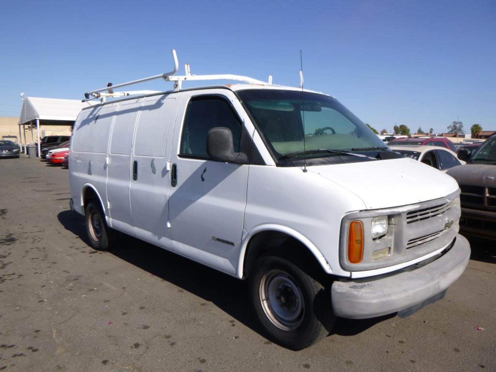 (Lot # 3452) 1999 Chevrolet Express G2500 - Image 5 of 14