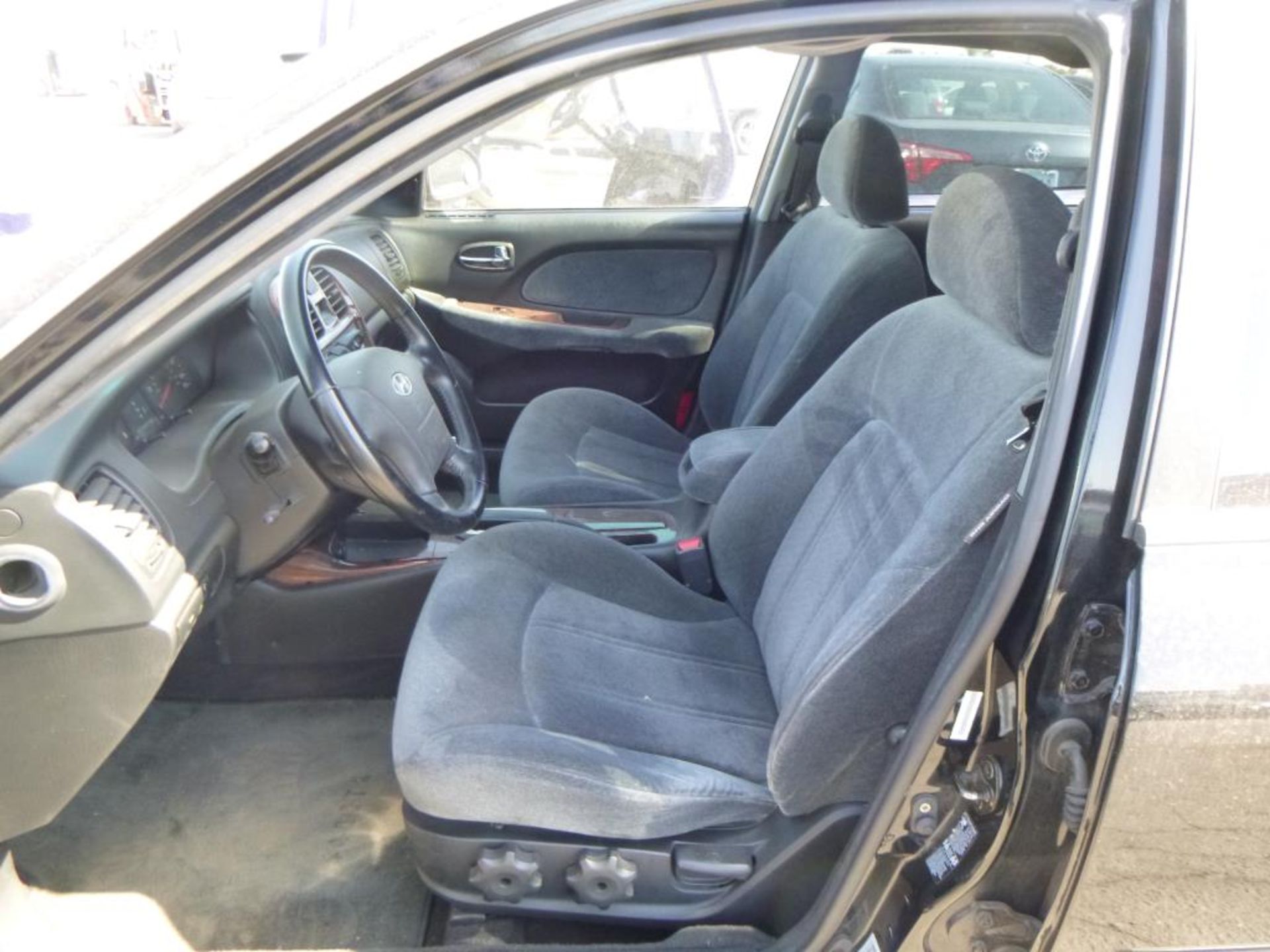 (Lot # 3307) 2003 Hyundai Sonata - Image 10 of 13