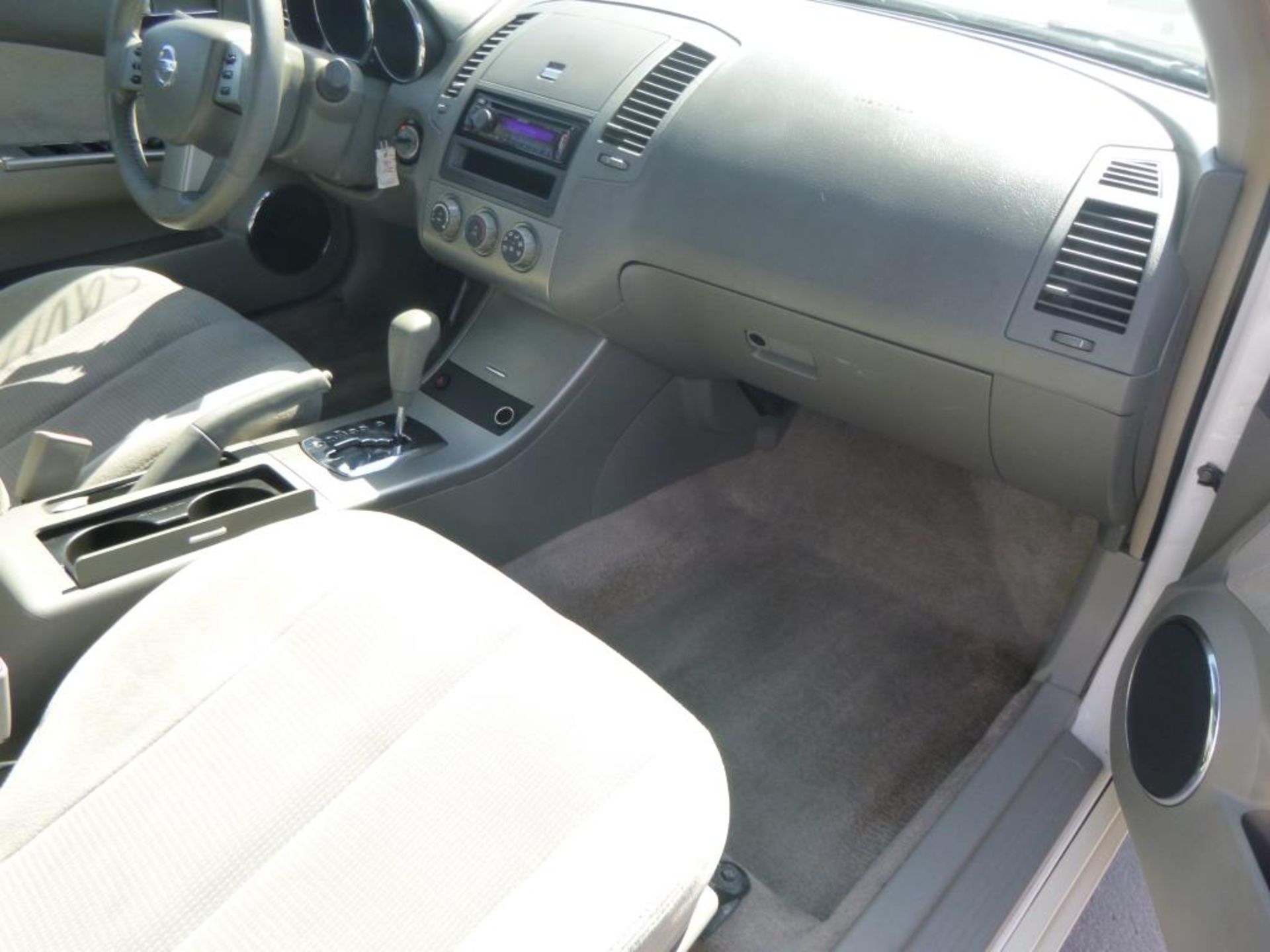 (Lot # 3354) 2005 Nissan Altima - Image 5 of 10