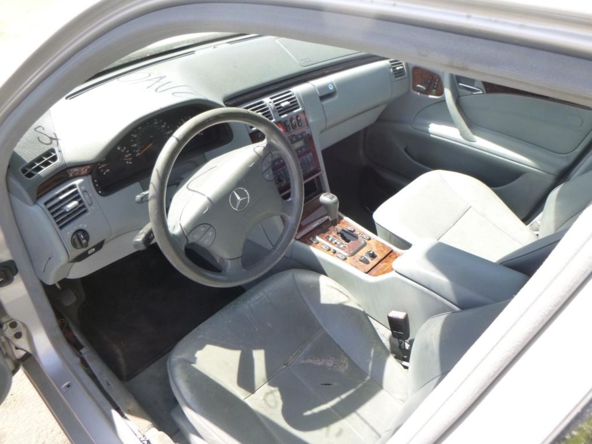 (Lot # 3317) 2002 Mercedes-Benz E-Class - Image 10 of 13