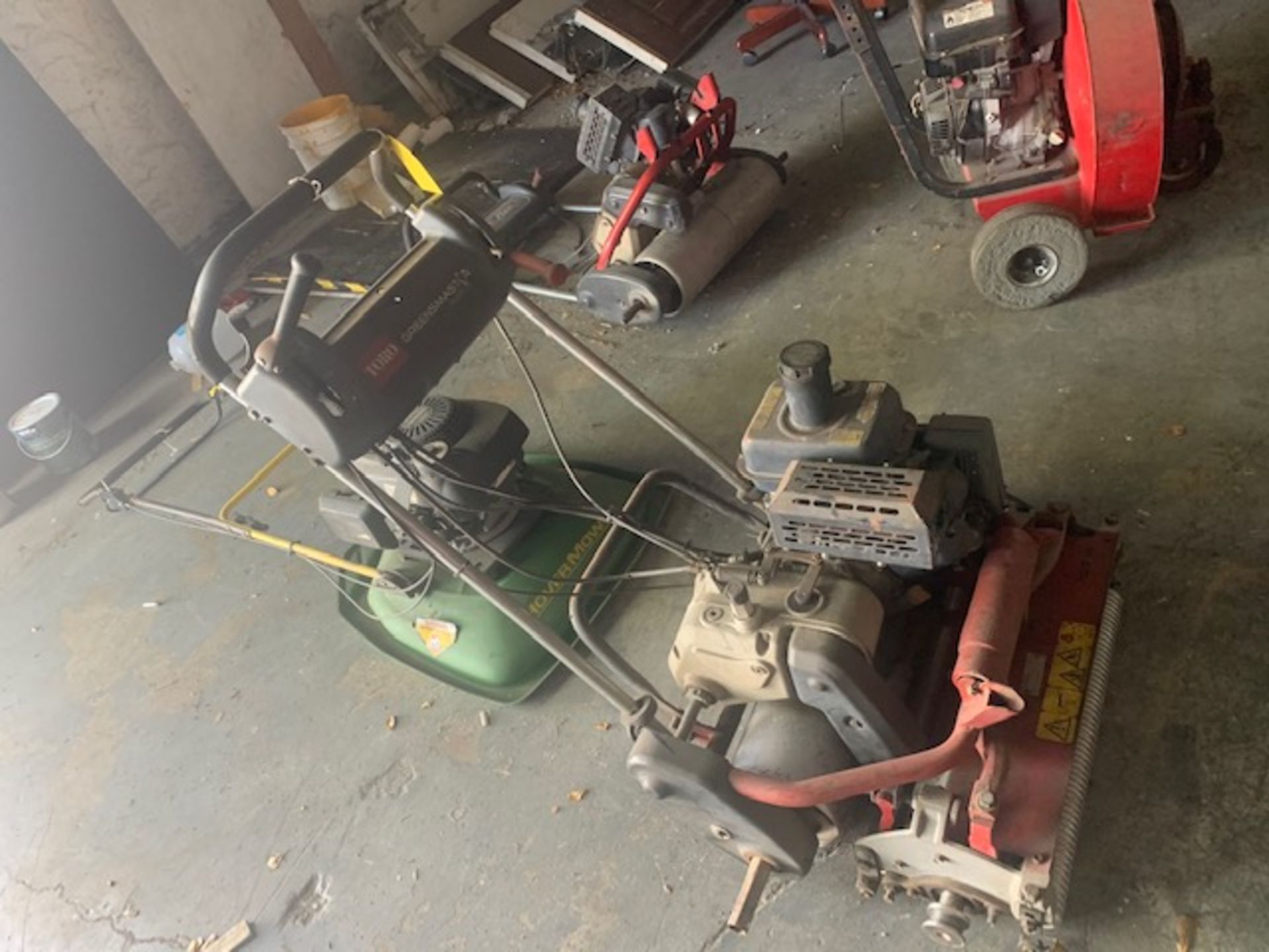 ASSORTED PIECES - 2- GREENSMASTERS / 1- HOVER MOWER / 1- GIANT-VAC - Image 2 of 4
