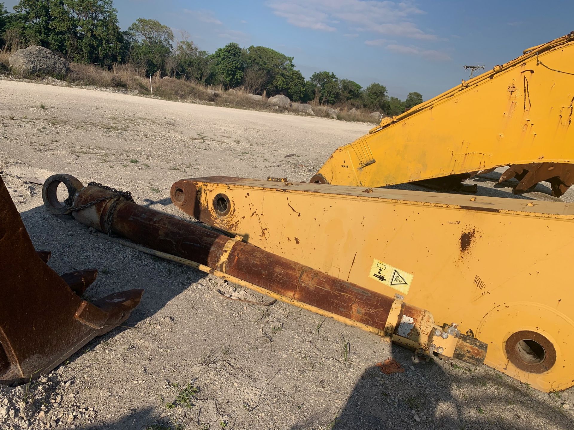 KOMATSU PC1250LC HYDRAULIC EXCAVATOR - Image 3 of 6