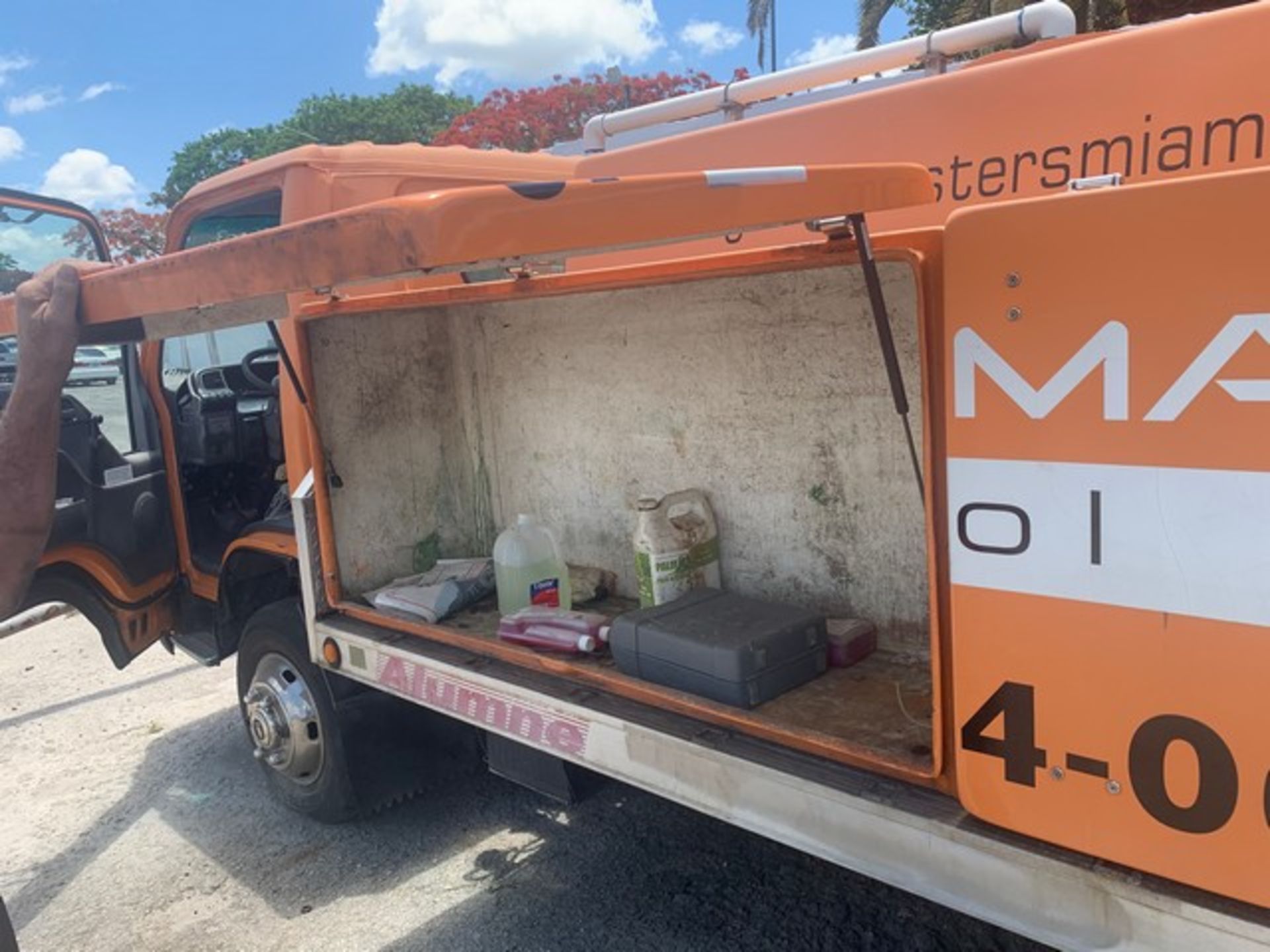 2003 ISUZU CABOVER TRUCK - VIN #JALC4B15237005198 - ORANGE - TURBO - ALUMNE ALUMINUM BODY - 6000 NON - Image 11 of 19