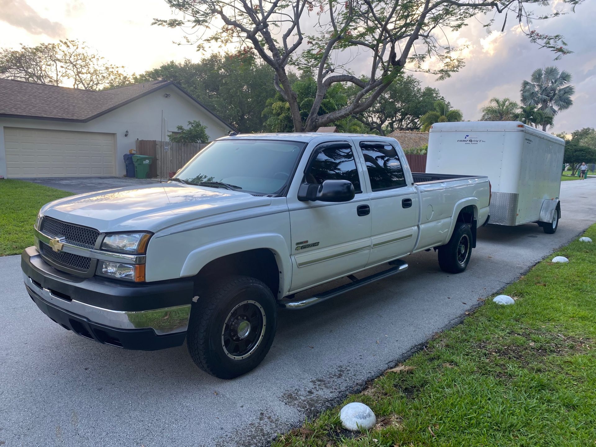 2004 CHEVY DURASTAR 2500HD PICKUP TRUCK - VIN #1GCHC23164F135111 - WHITE - DURAMAX DIESEL 6.6L - REB