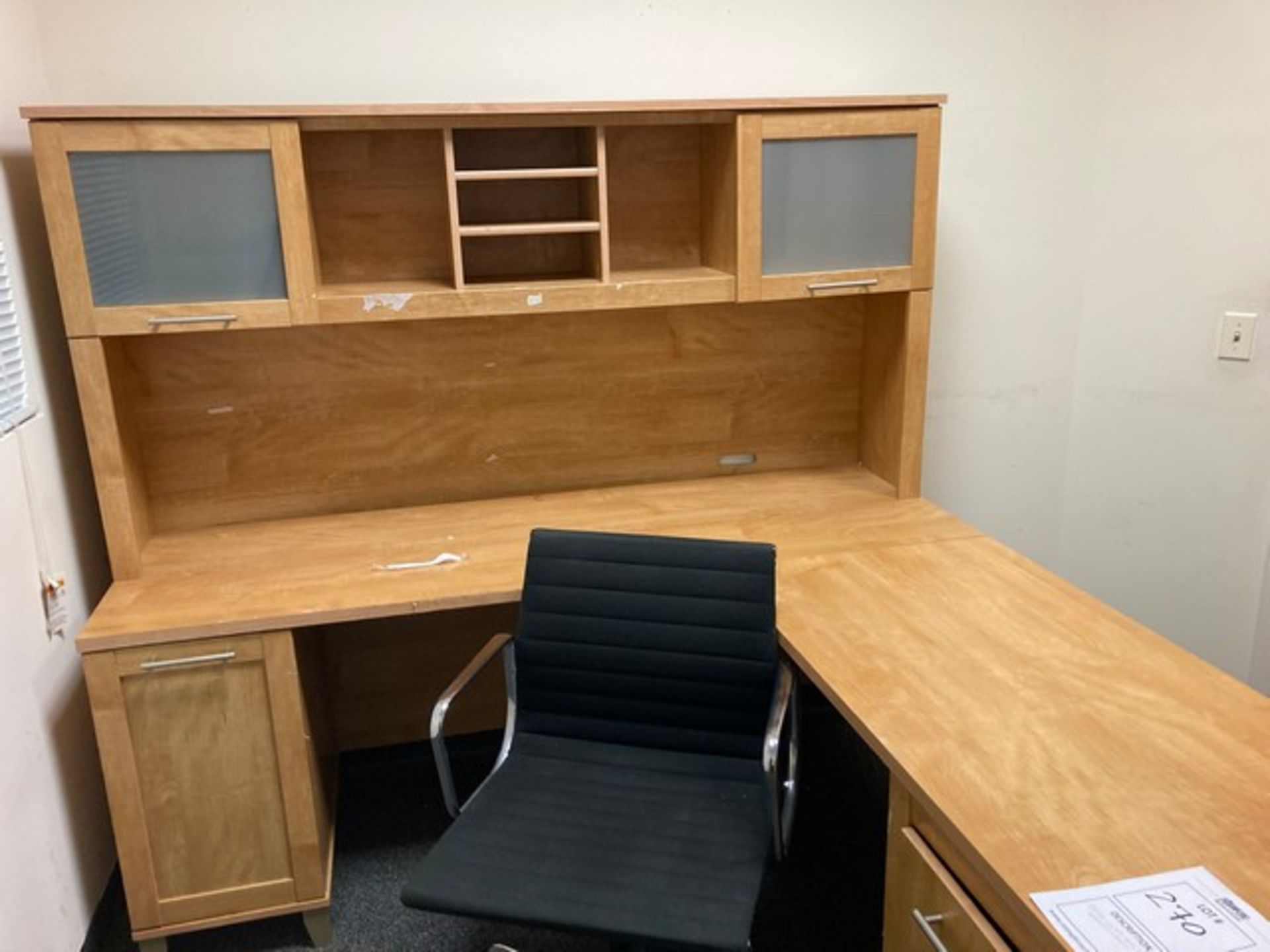 SET - LIGHT WOOD DESK WITH LEFT HAND RETURN & OVERSHELF WITH JUNIOR EXECUTIVE CHAIR (SUITE 204)