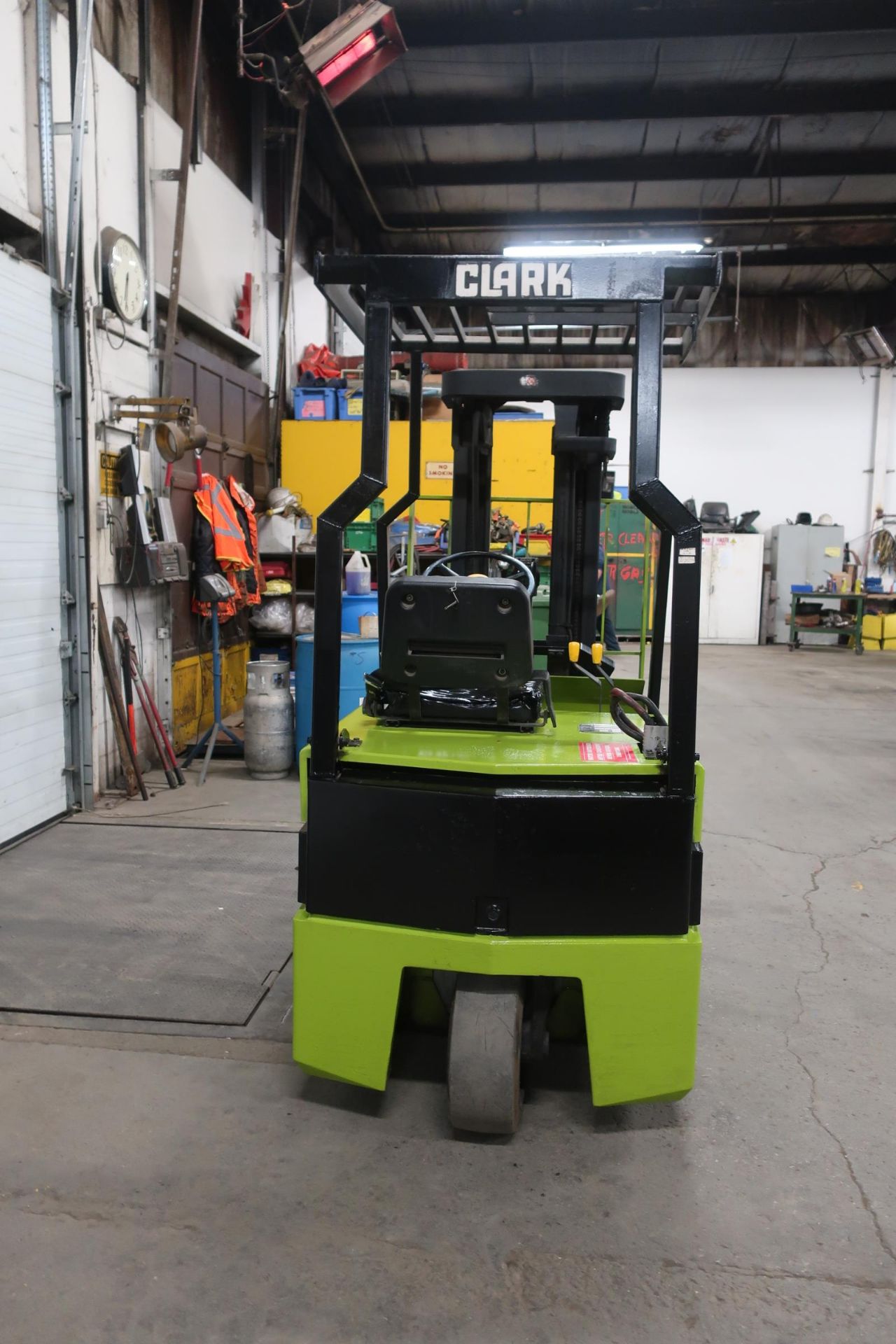 FREE CUSTOMS - Clark 3100lbs Capacity 3-wheel Forklift Electric with 3-stage mast with sideshift - Image 2 of 3