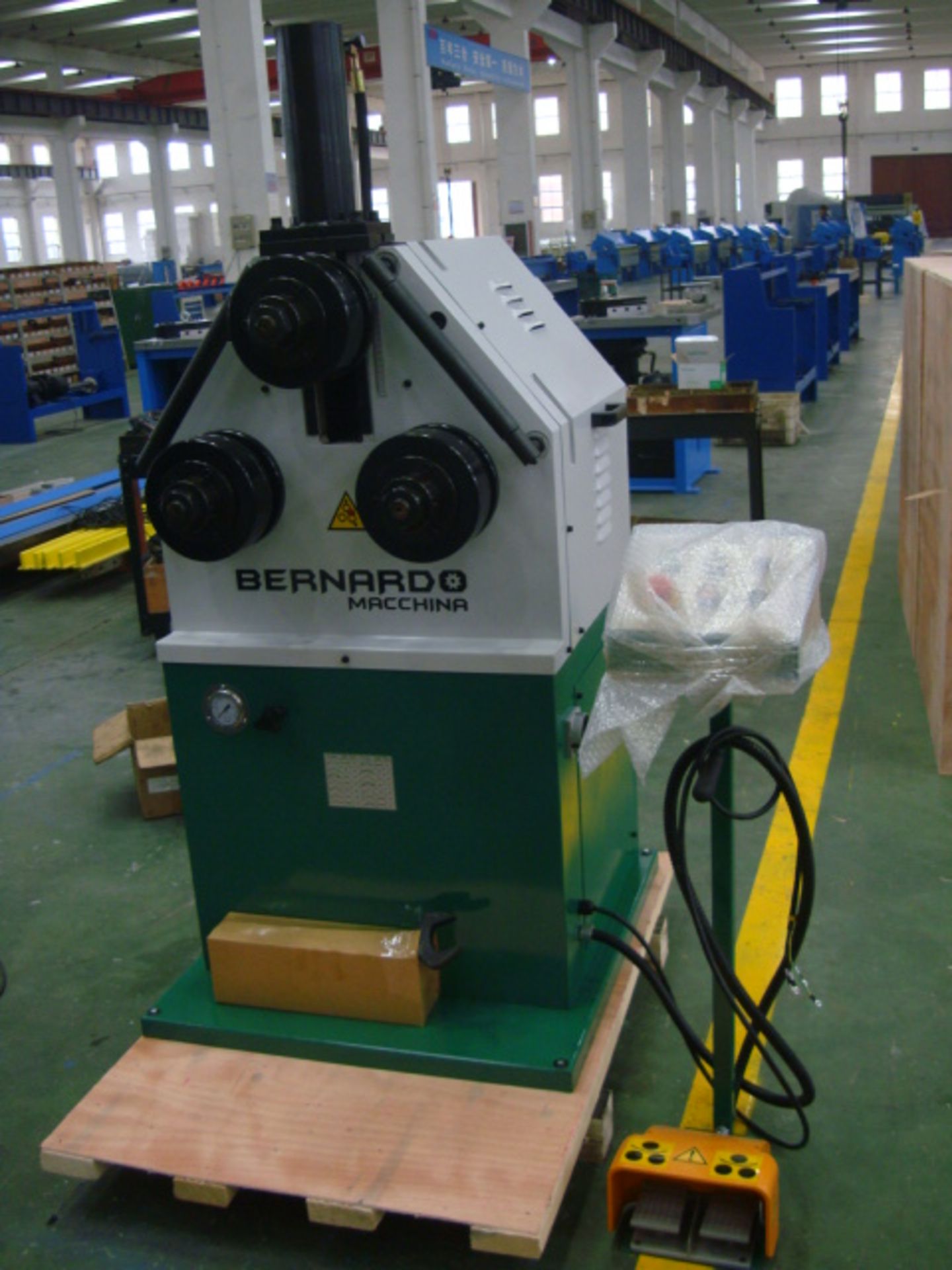 Bernardo Pyramid Angle Rolls - Tube Bender with hydraulic auto-clamping - 220V 3 phase with foot