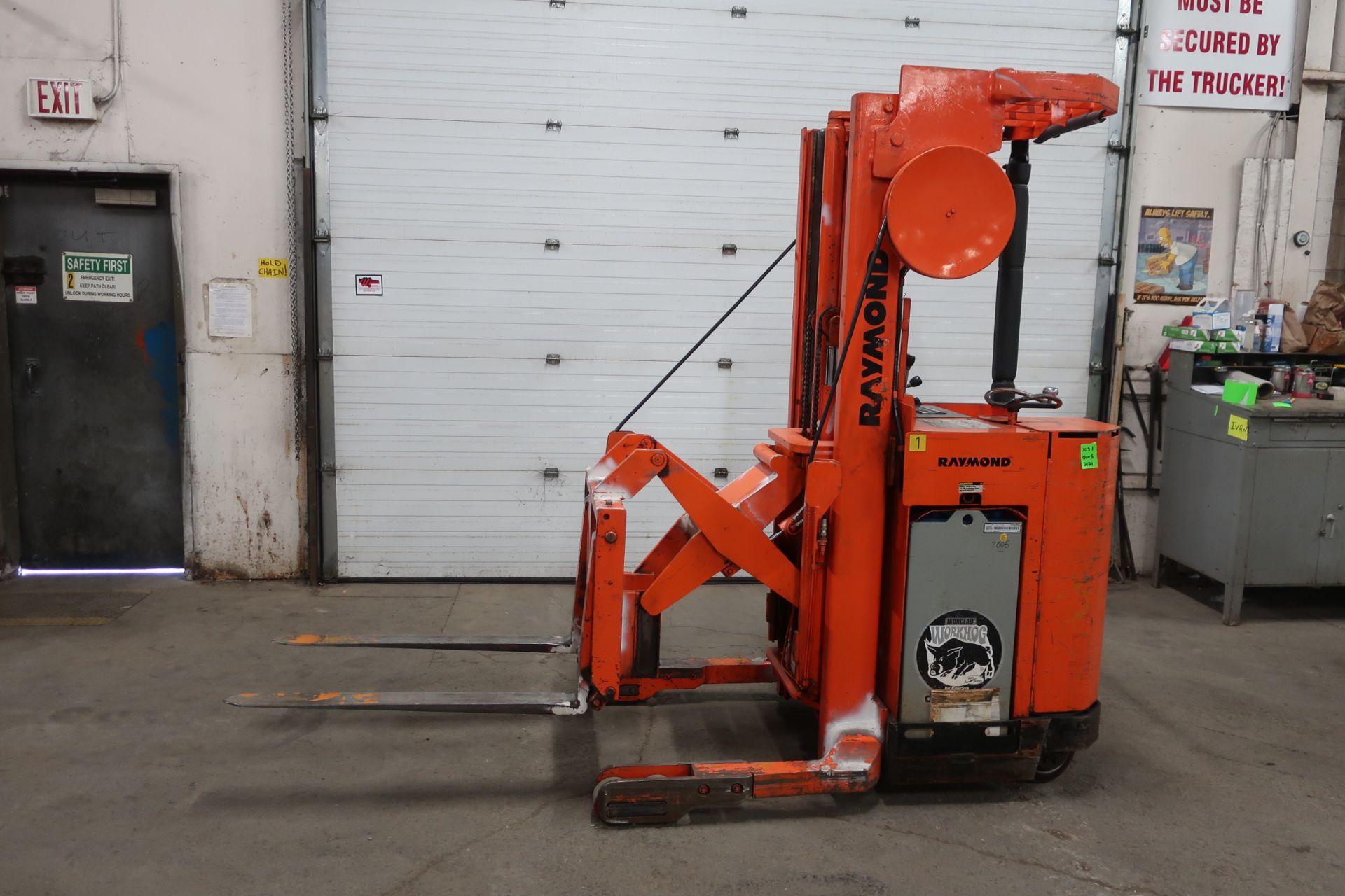 FREE CUSTOMS - Raymond Reach EXTENDED REACH Truck Pallet Lifter REACH TRUCK electric with LOW HOURS