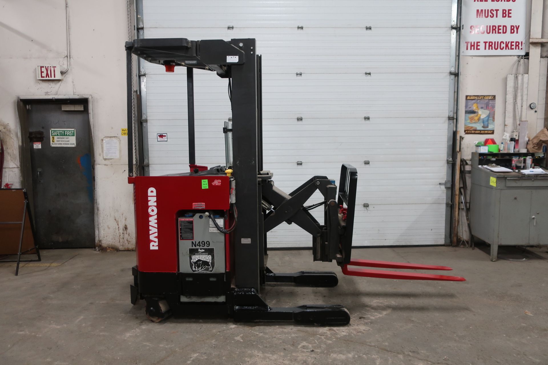 FREE CUSTOMS - Raymond Reach Truck Pallet Lifter REACH TRUCK electric with sideshift with LOW HOURS