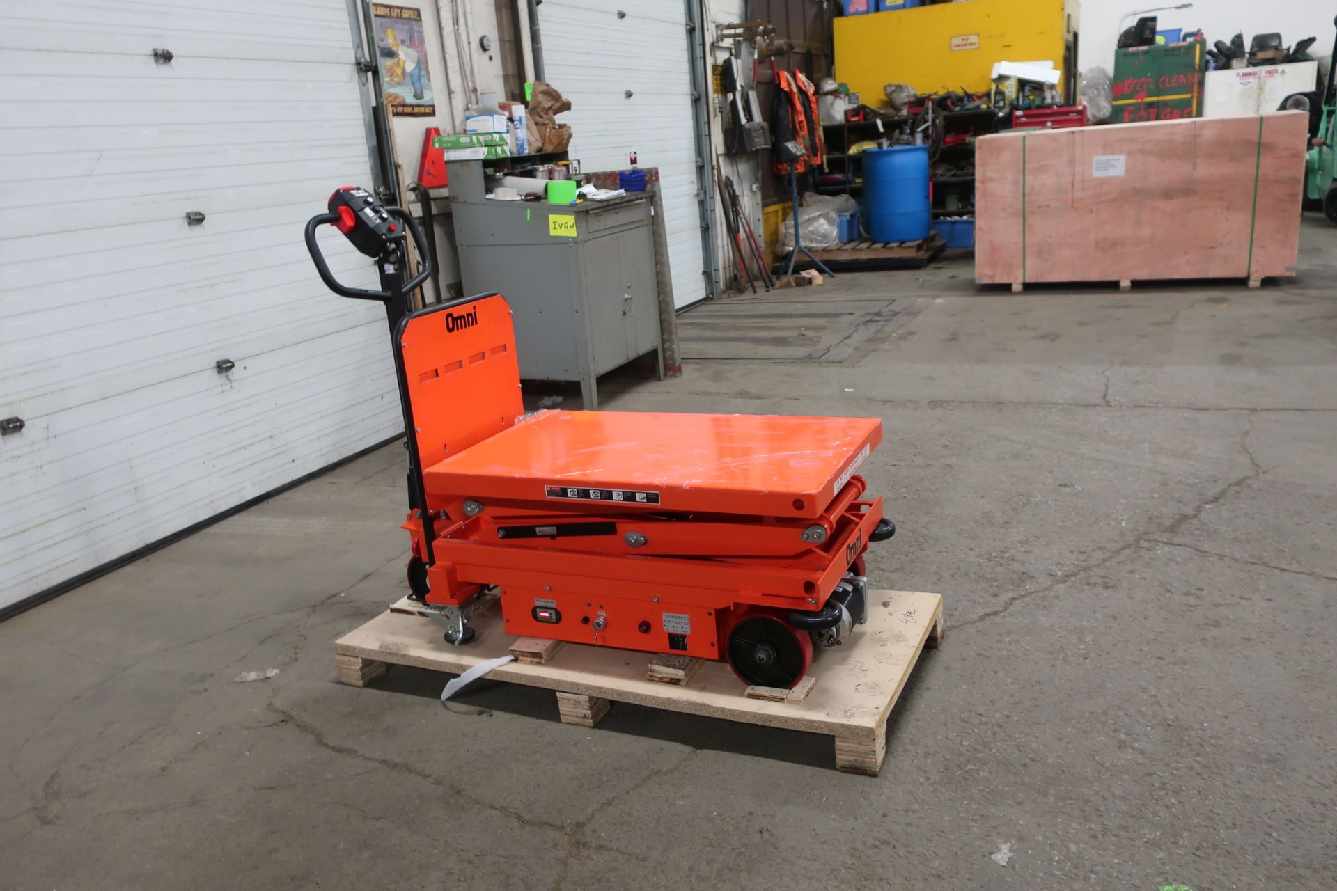 MINT Omni Motorized Lift Table Platform 500kg / 1100lbs capacity and 1720mm / 68" Lift Height UNUSED