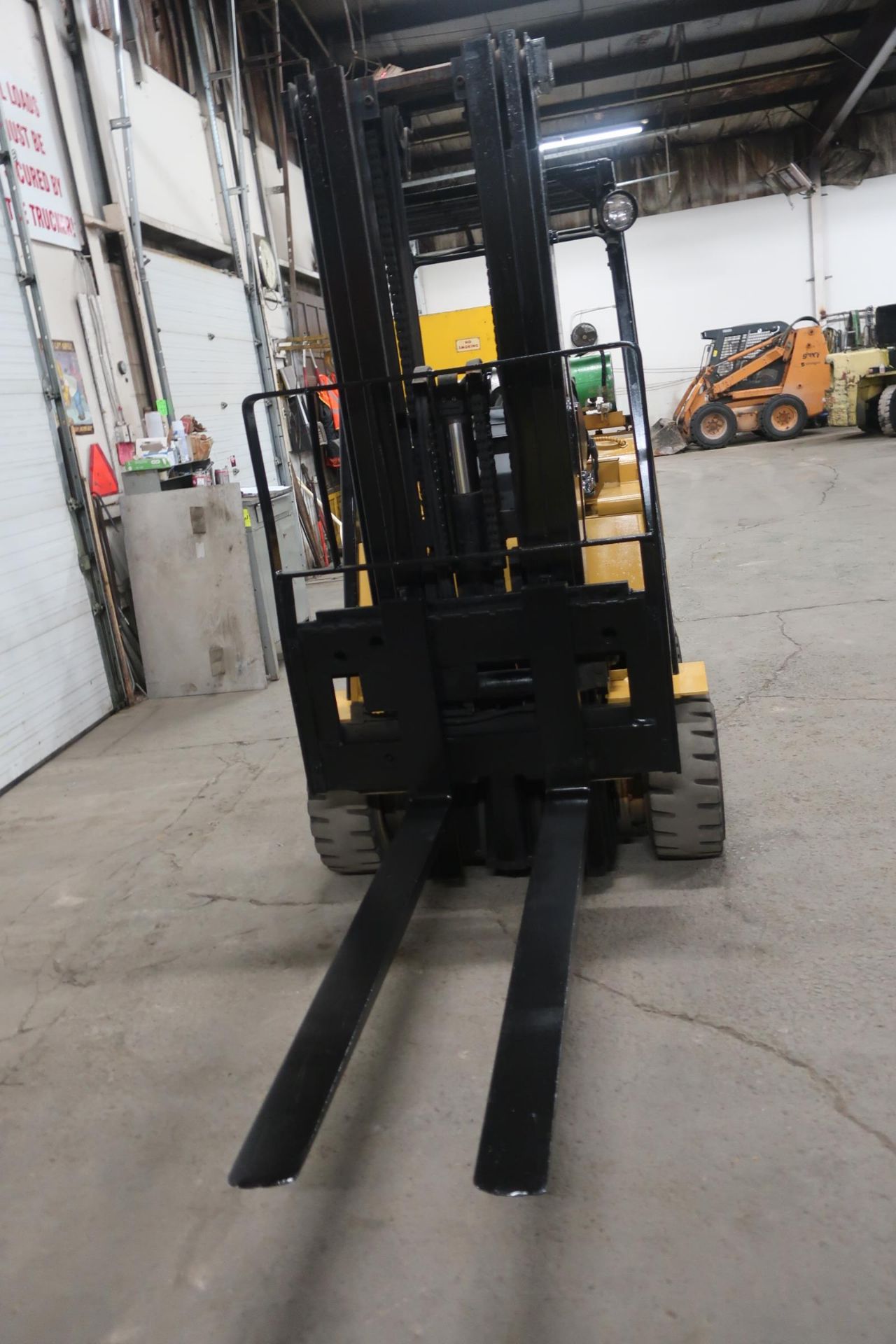 FREE CUSTOMS - CAT 7000lbs capacity LPG (propane) Forklift with sideshift (no propane tank - Image 2 of 2