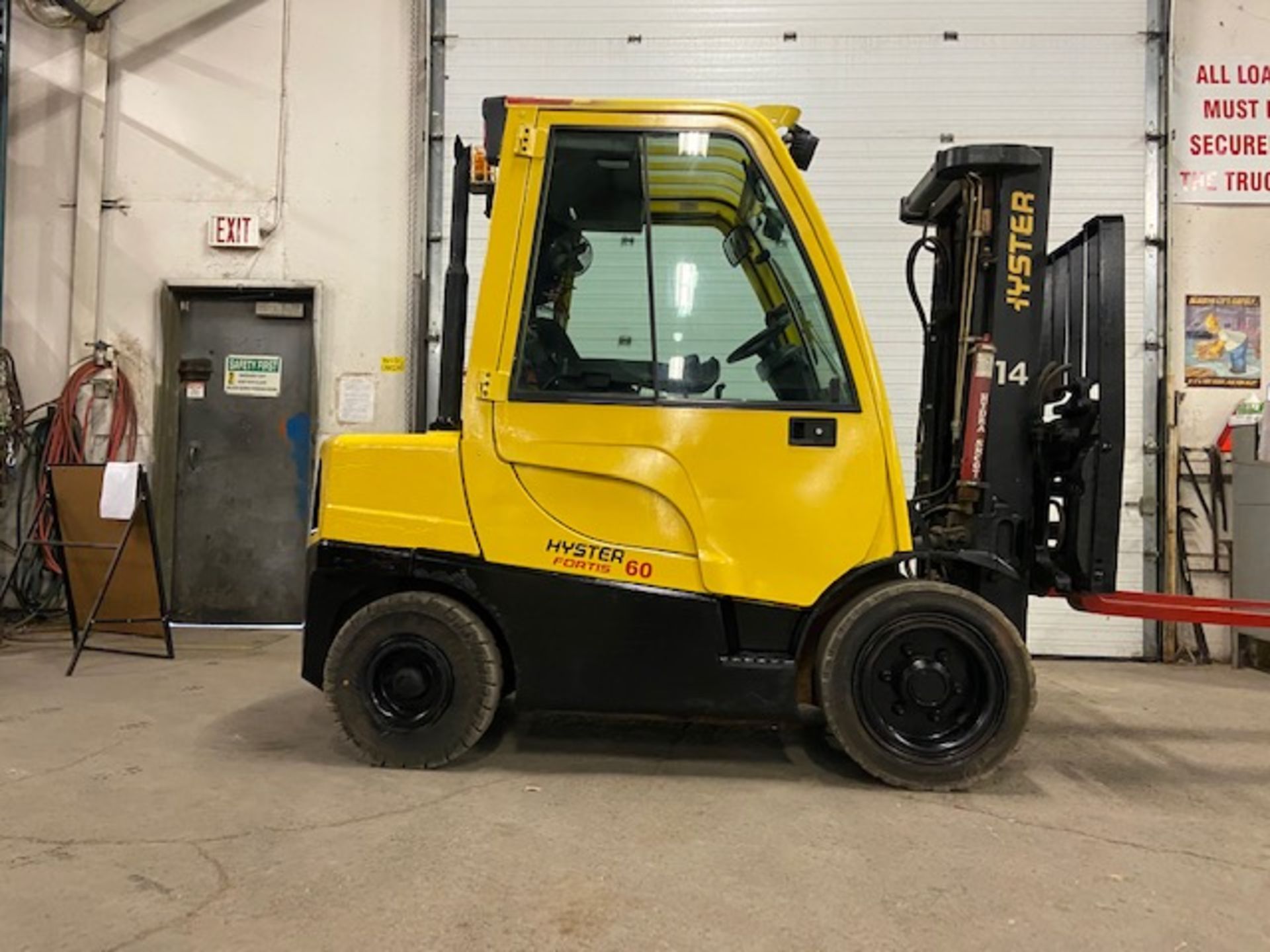 FREE CUSTOMS - 2015 Hyster 6000lbs capacity OUTDOOR Diesel Forklift with 3-stage mast &