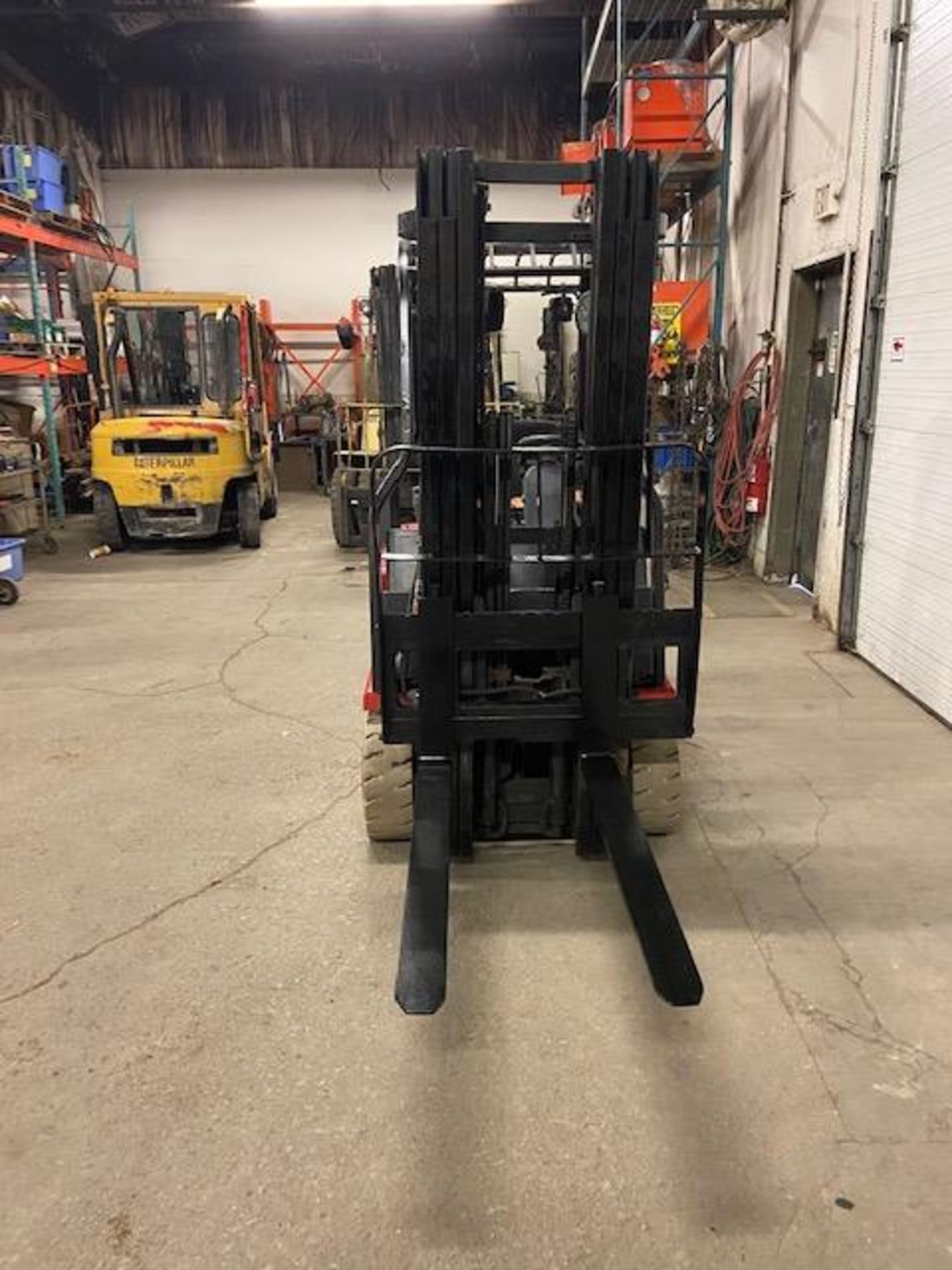FREE CUSTOMS - Raymond 4000lbs Capacity 3-wheel Forklift Electric with 3-stage mast with sideshift - Image 3 of 3