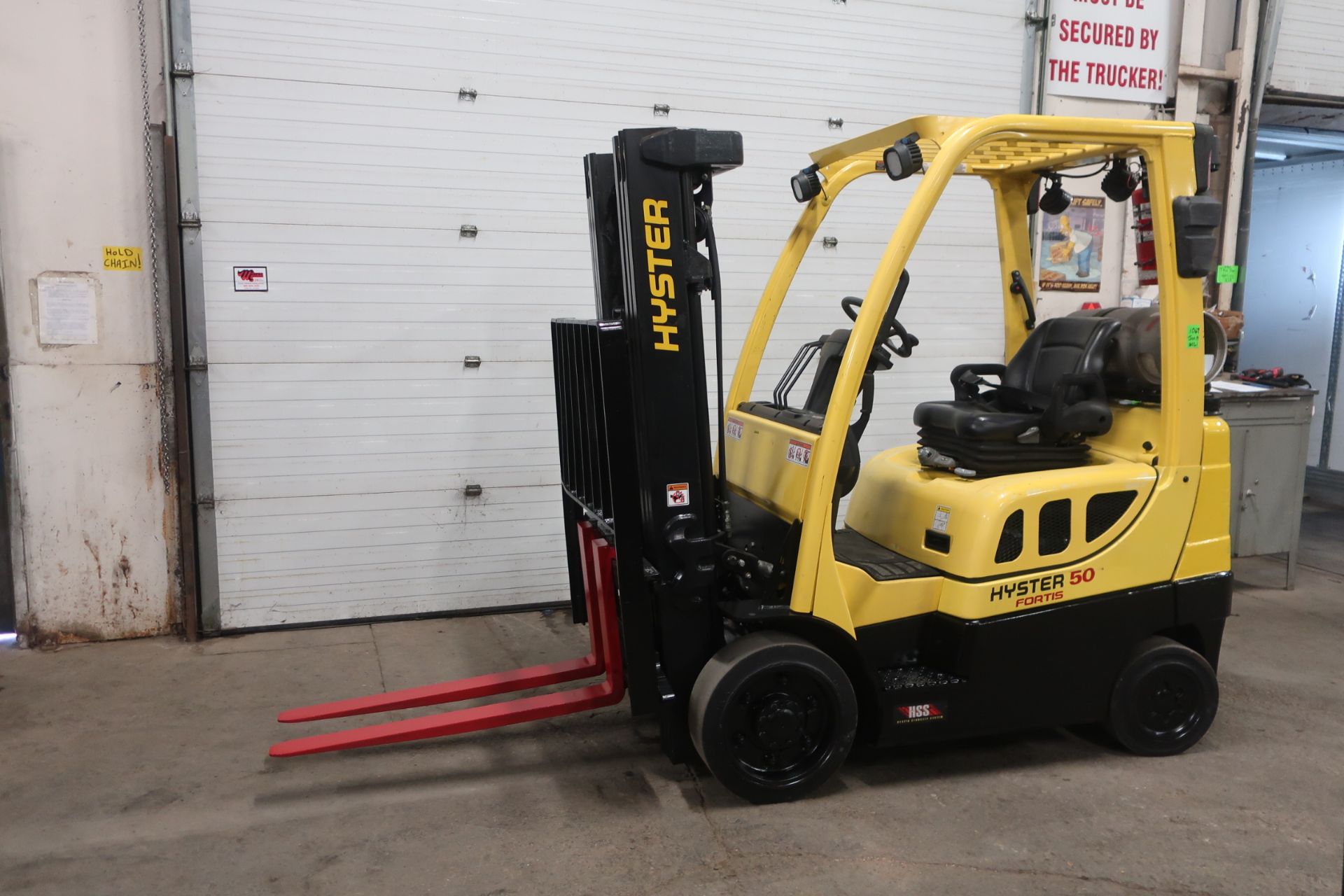 FREE CUSTOMS - Hyster 5000lbs capacity LPG (propane) Forklift with 3-stage mast and sideshift (no