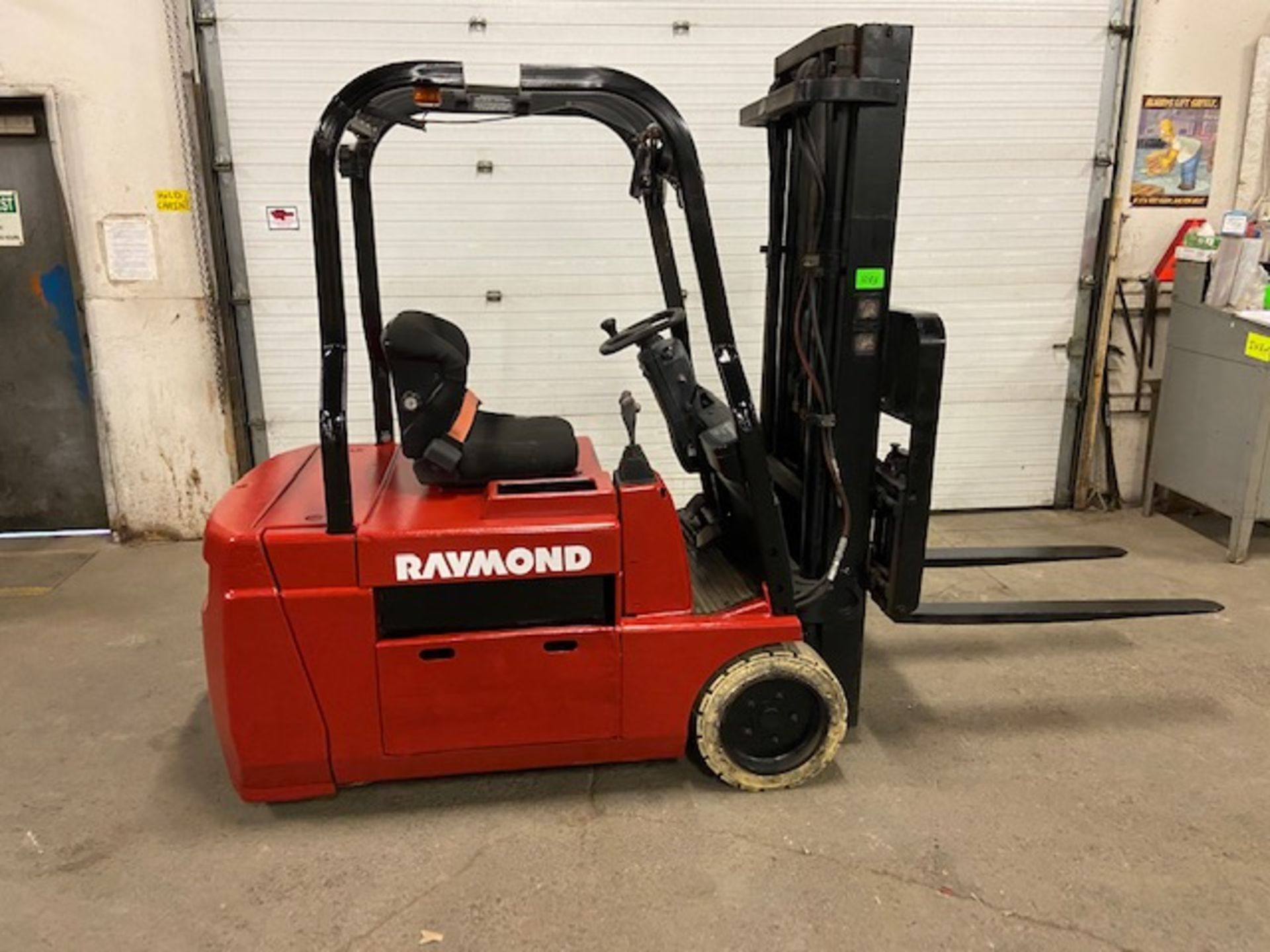 FREE CUSTOMS - Raymond 4000lbs Capacity 3-wheel Forklift Electric with 3-stage mast with sideshift