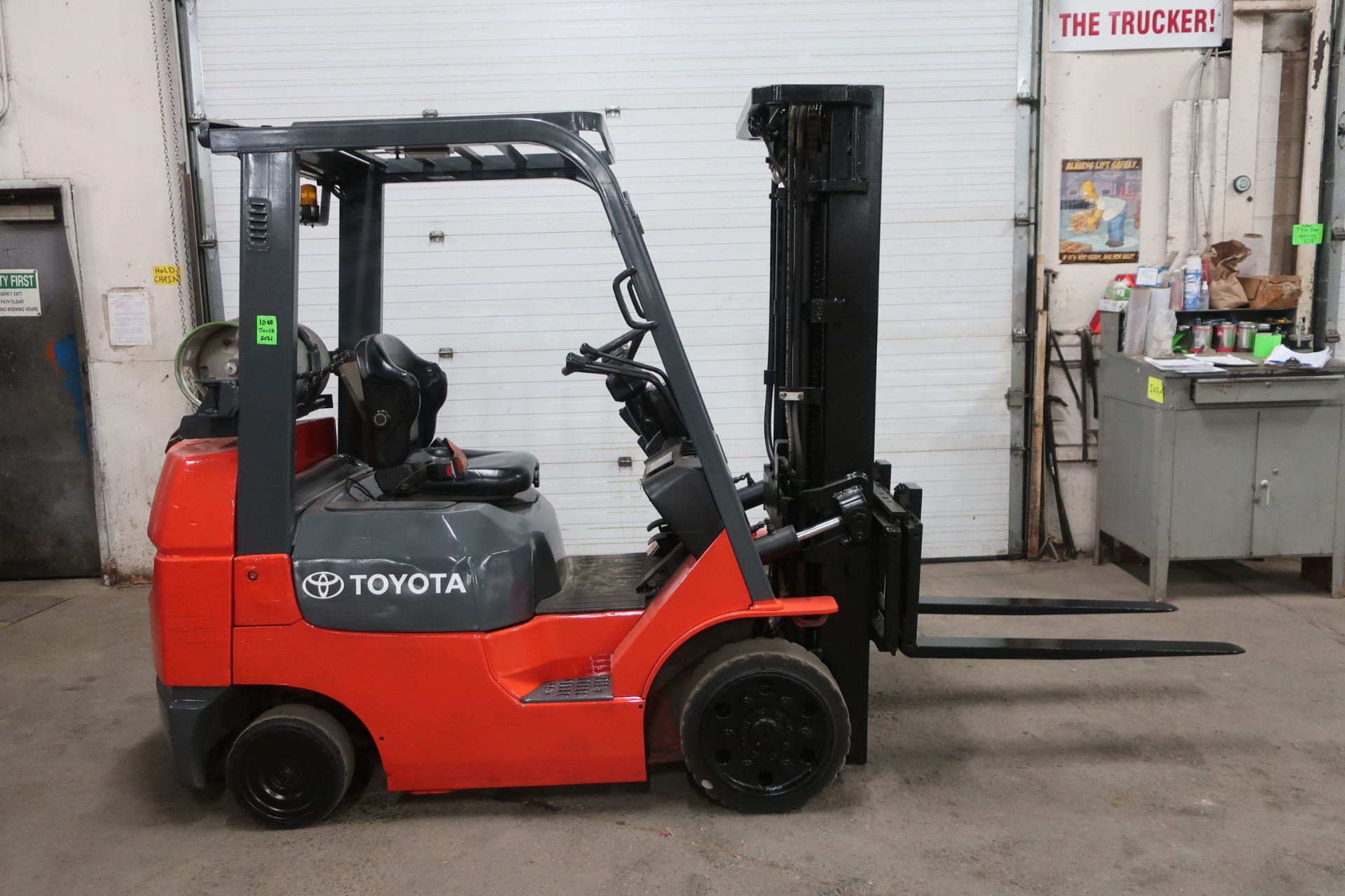 FREE CUSTOMS - 2014 Toyota 5000lbs Capacity Forklift LPG (propane) with 3-stage mast with