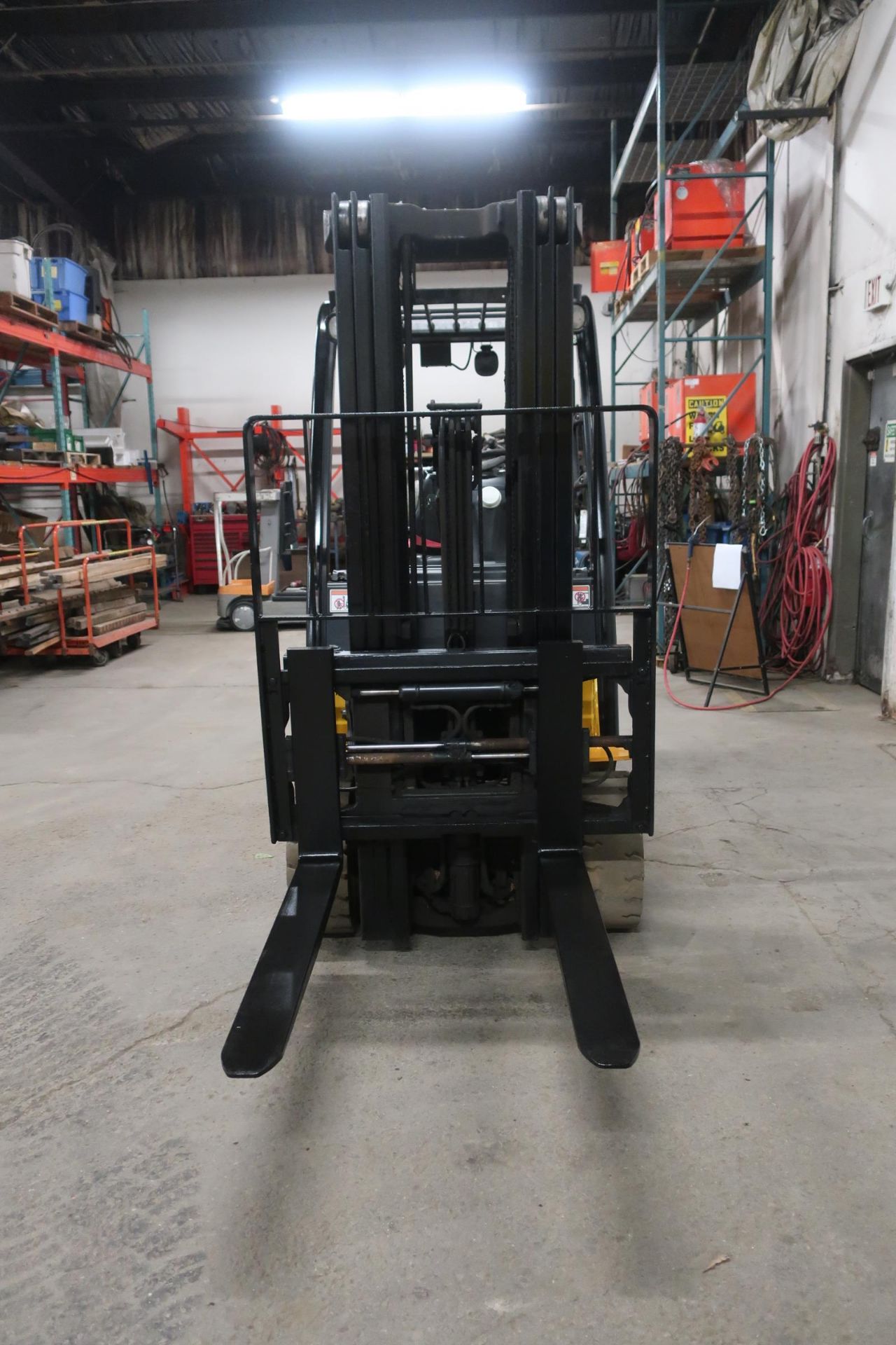 FREE CUSTOMS - 2015 Yale 6000lbs capacity LPG (propane) Forklift with 3-stage mast and sideshift and - Image 2 of 2