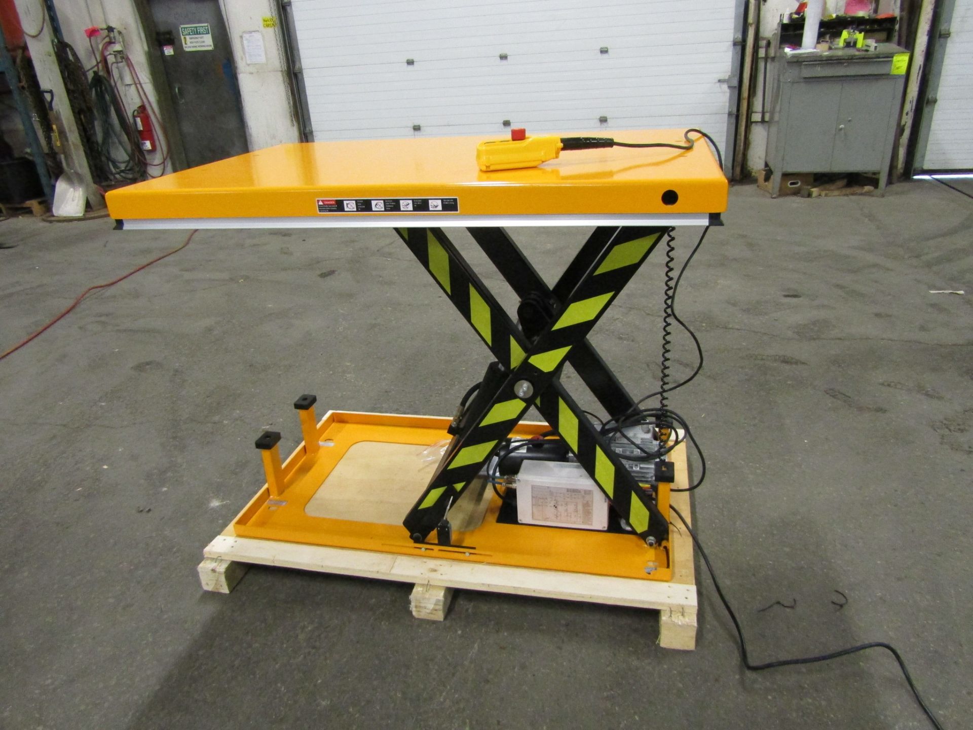 Olympic Hydraulic Lift Table 32" x 52" x 40" lift - 4000lbs capacity - UNUSED and MINT - 115V - Image 3 of 3