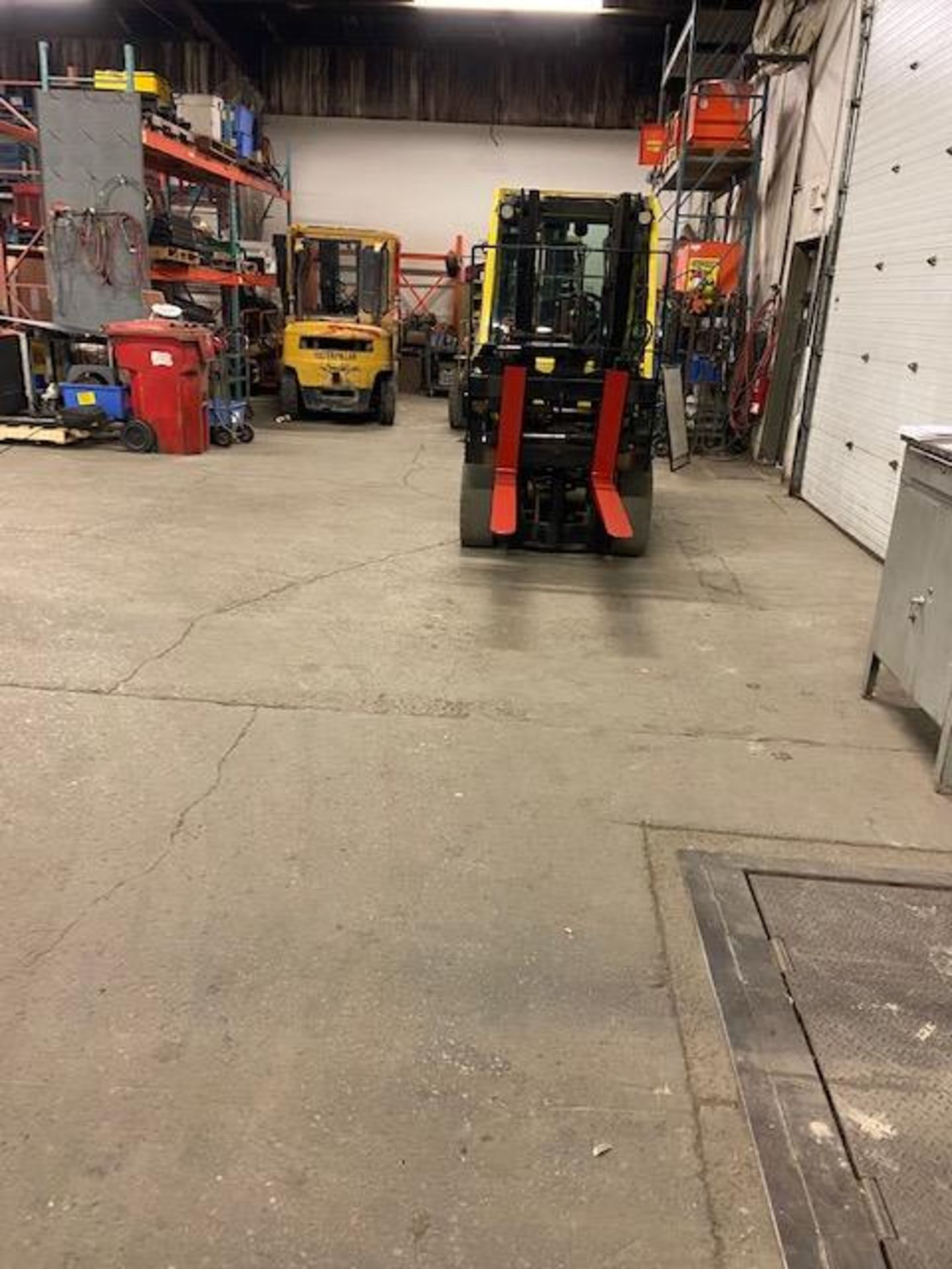 FREE CUSTOMS - 2015 Hyster 6000lbs capacity OUTDOOR Diesel Forklift with 3-stage mast & - Image 3 of 3