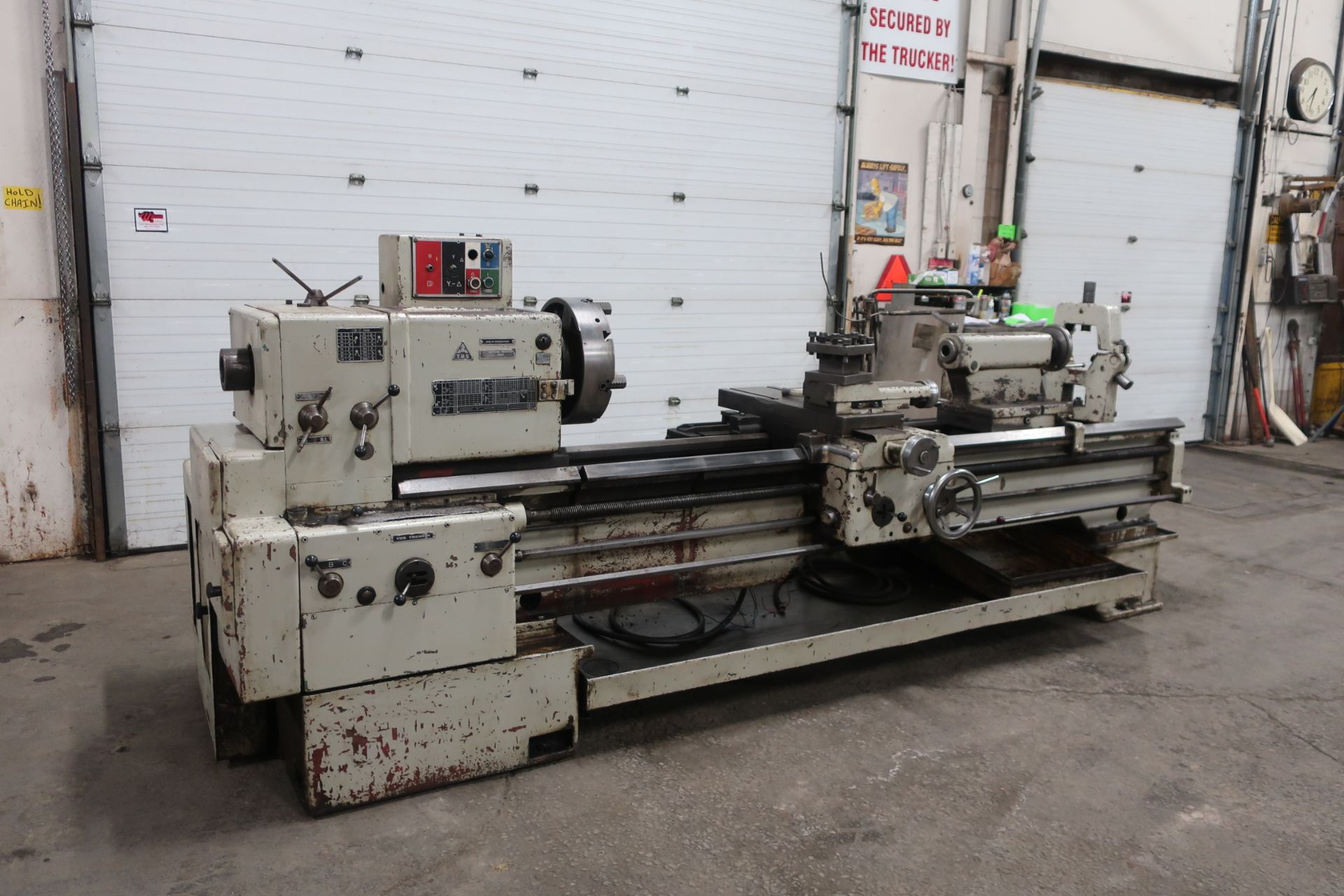 TOS Flat Bed Lathe Swing over Bed : 17.75” (554mm) Swing over Carriage : 10.5” (370mm) Swing in - Image 2 of 6