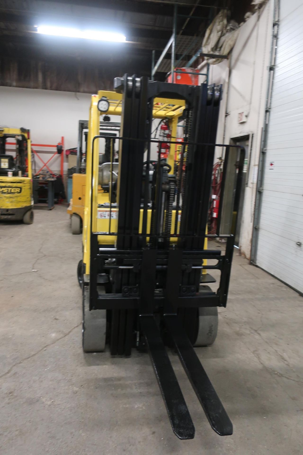 FREE CUSTOMS - 2012 Hyster 5000lbs Capacity Forklift LPG (propane) with 3-stage mast with - Image 2 of 2