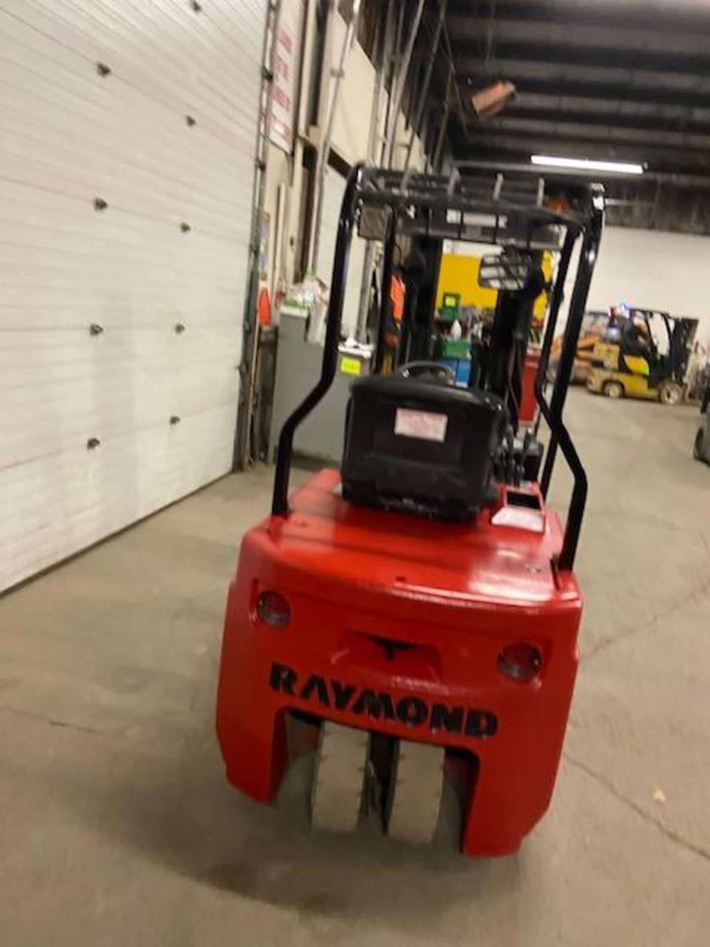 FREE CUSTOMS - Raymond 4000lbs Capacity 3-wheel Forklift Electric with 3-stage mast with sideshift - Image 2 of 3