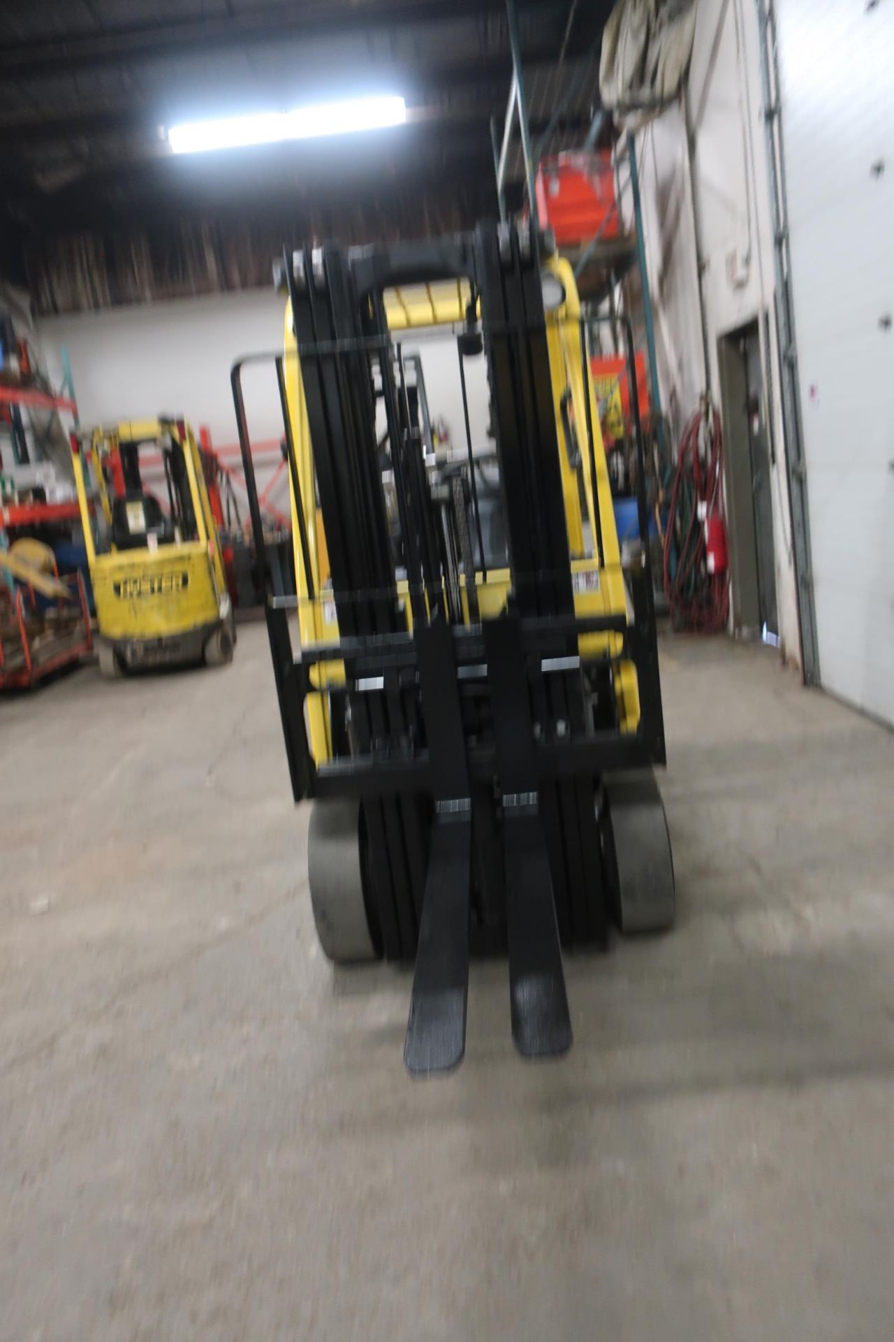 FREE CUSTOMS - 2012 Hyster 5000lbs Capacity Forklift LPG (propane) with 3-stage mast with - Image 2 of 2