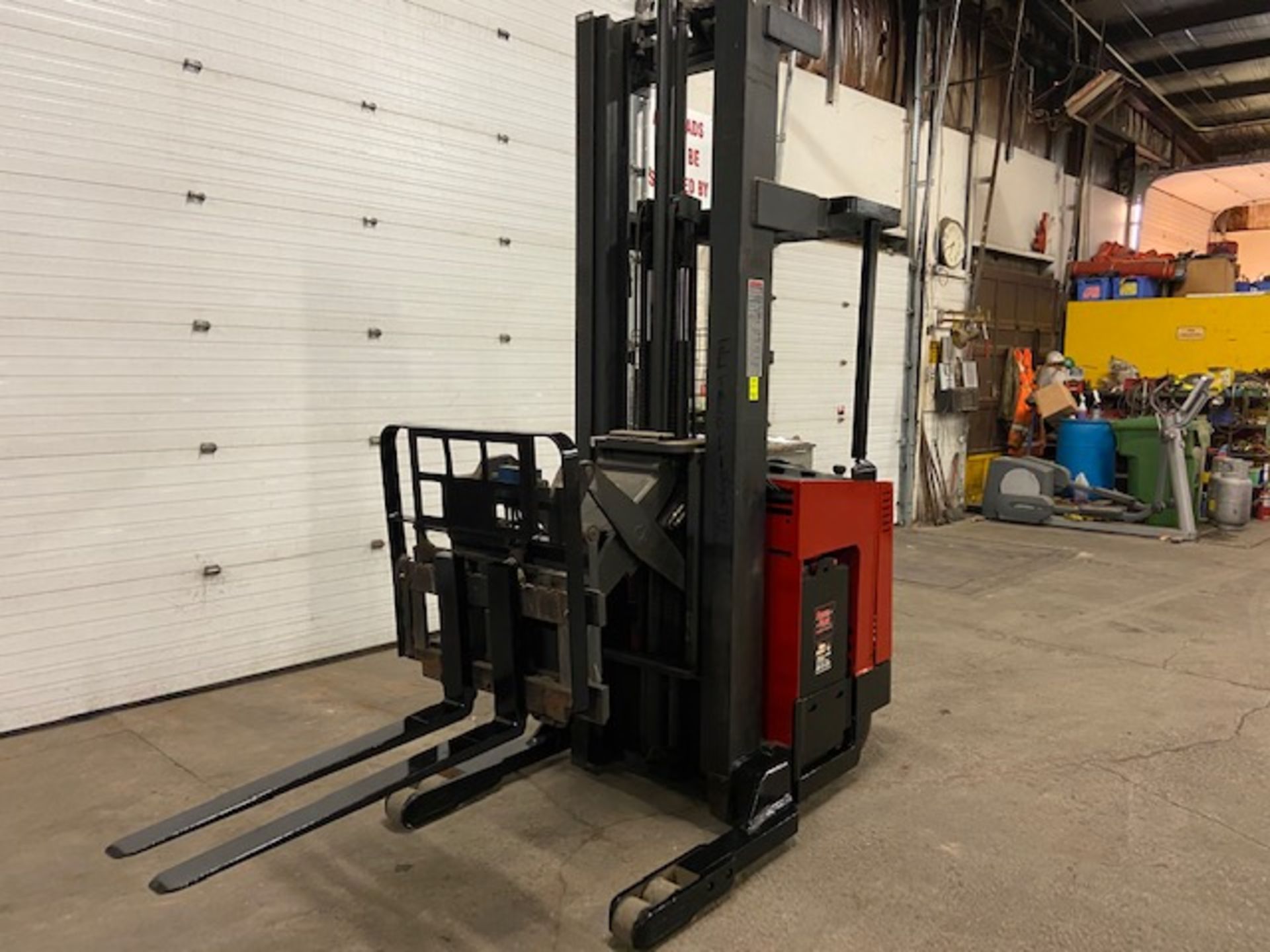 FREE CUSTOMS - Raymond Reach Truck Pallet Lifter 4000lbs capacity unit 36V electric with sideshift - Image 2 of 2