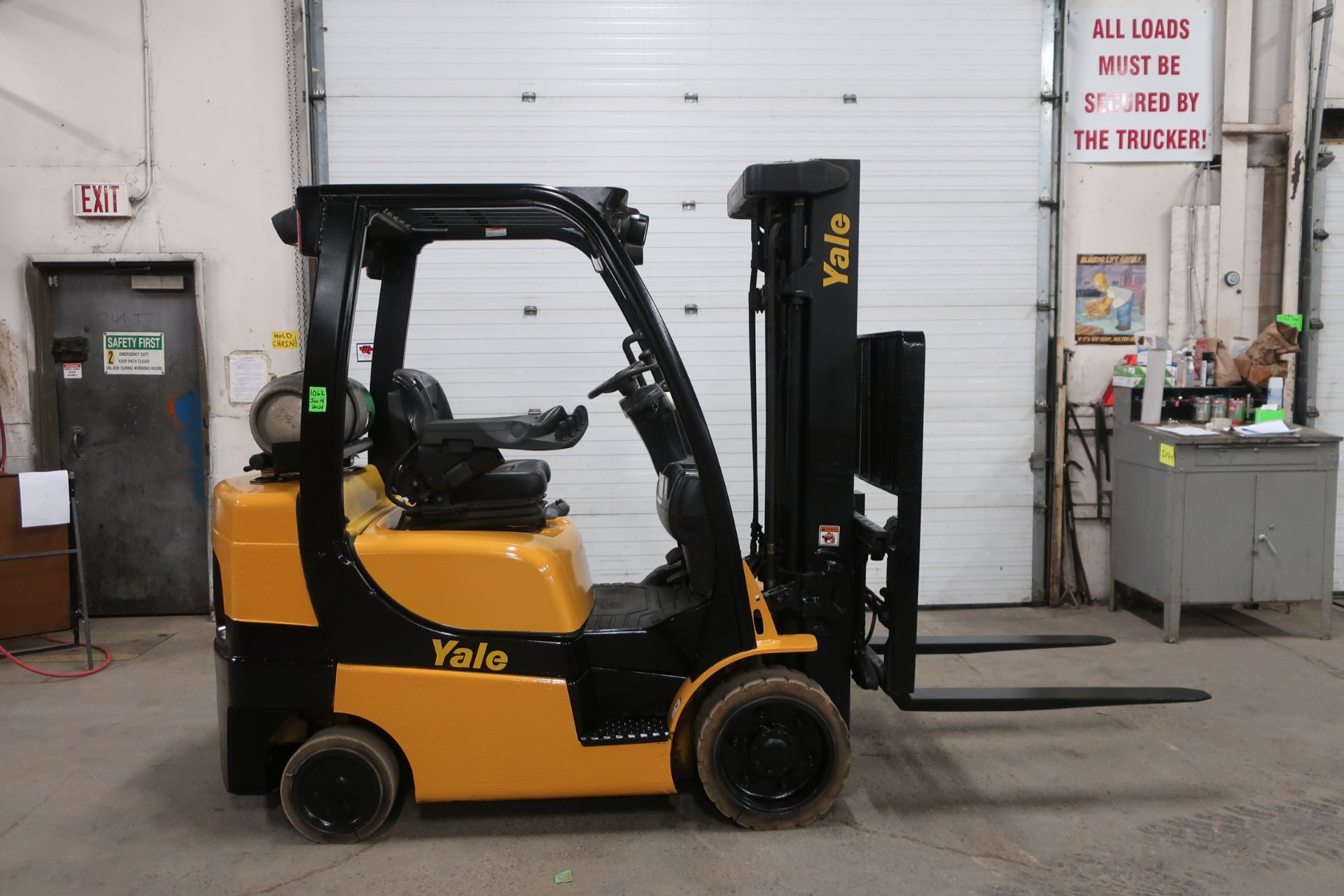 FREE CUSTOMS - 2015 Yale 6000lbs capacity LPG (propane) Forklift with 3-stage mast and sideshift and