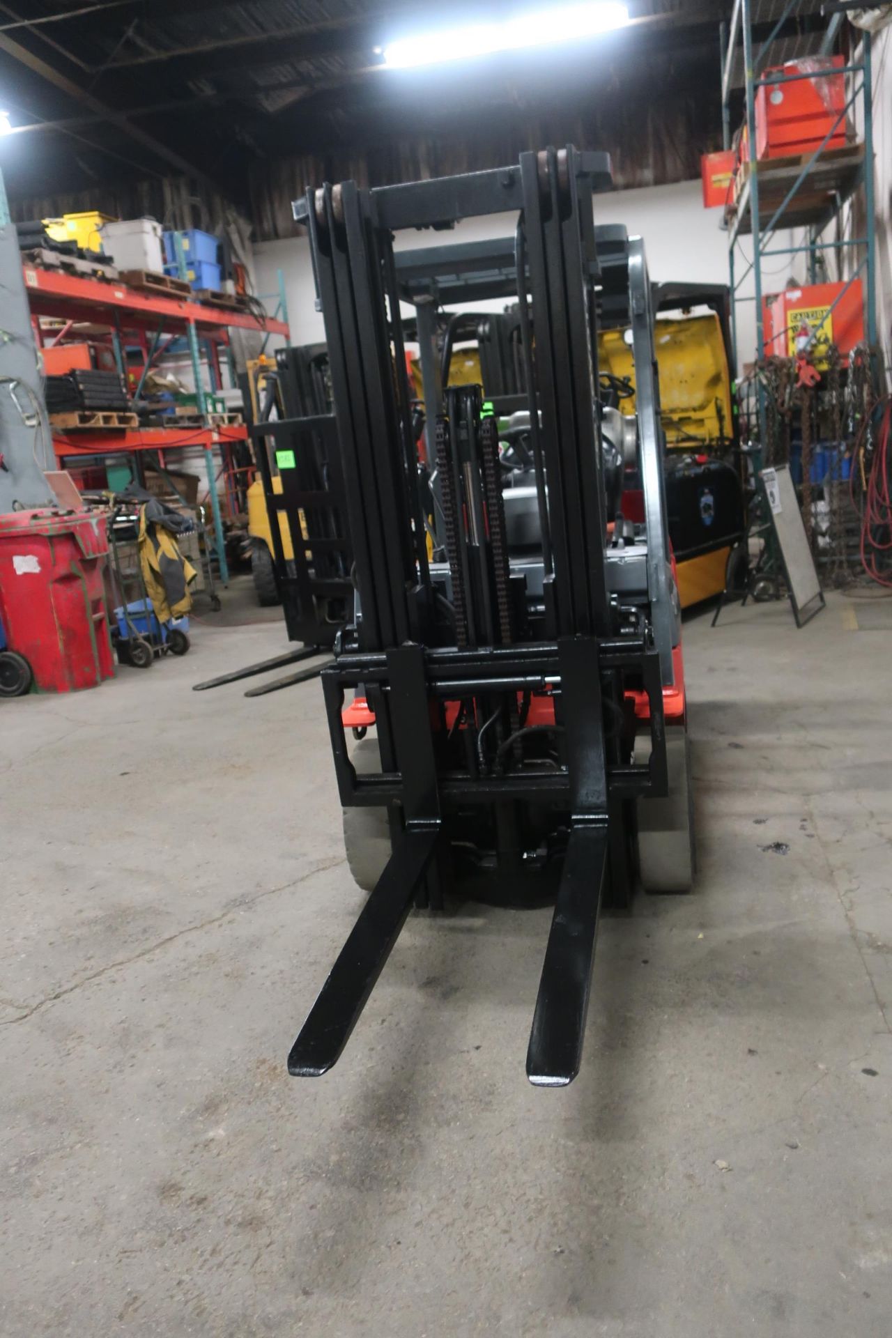 FREE CUSTOMS - 2014 Toyota 5000lbs Capacity Forklift LPG (propane) with 3-stage mast with - Image 2 of 2