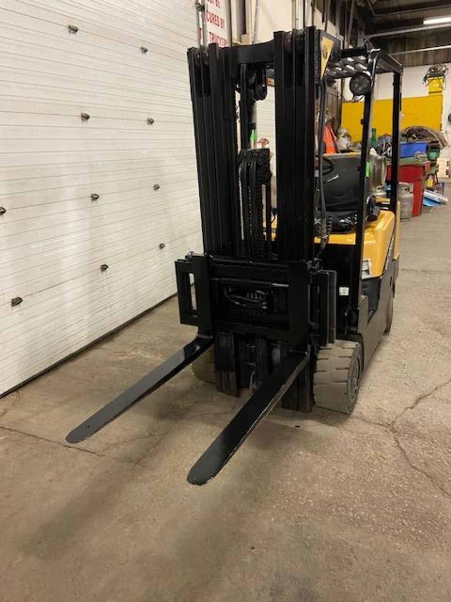 FREE CUSTOMS - Daewoo 5000lbs Capacity Forklift LPG (propane) with 3-stage mast with sideshift (no - Image 2 of 2