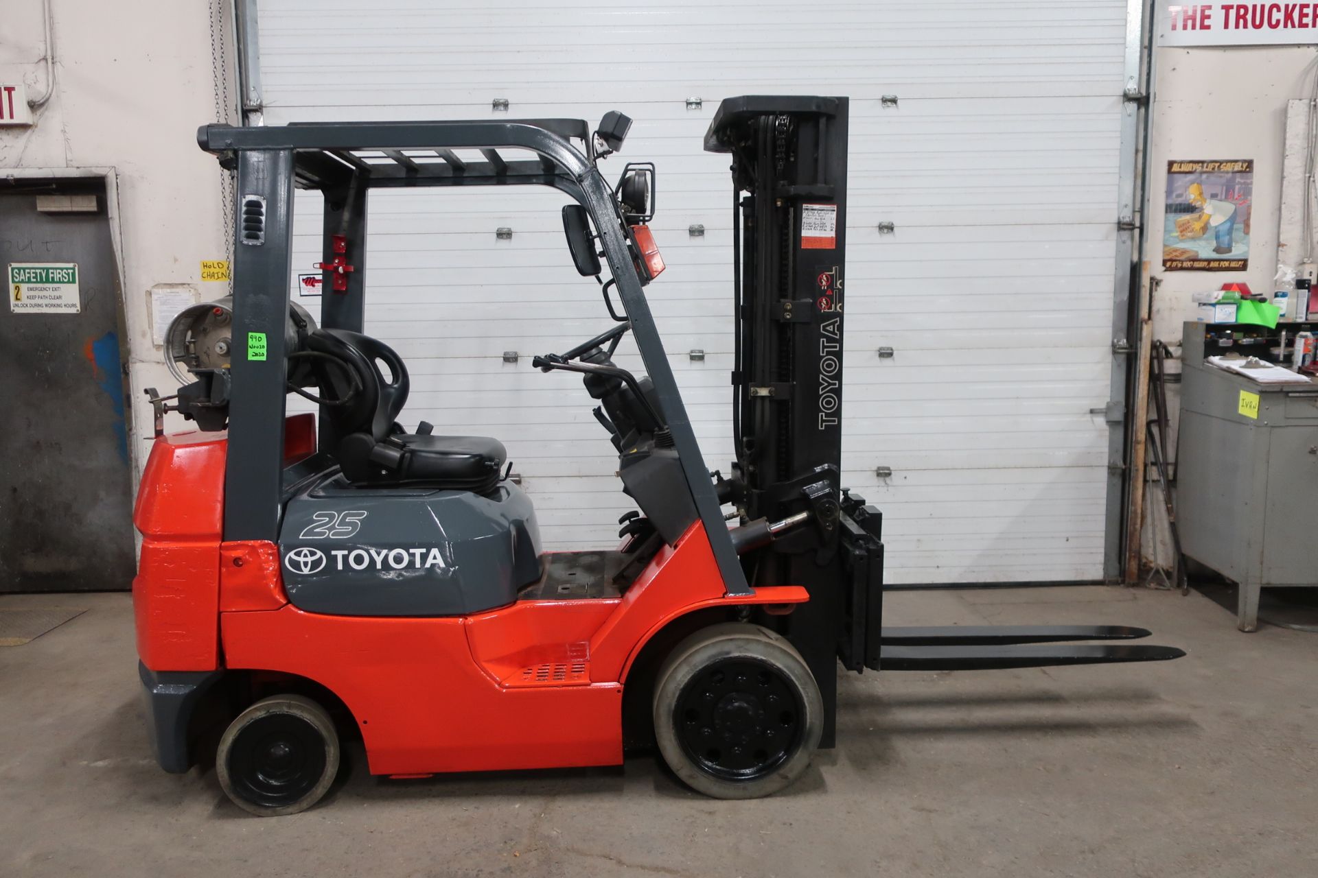 FREE CUSTOMS - Toyota 5000lbs Capacity Forklift with 3-stage mast - LPG (propane unit) with