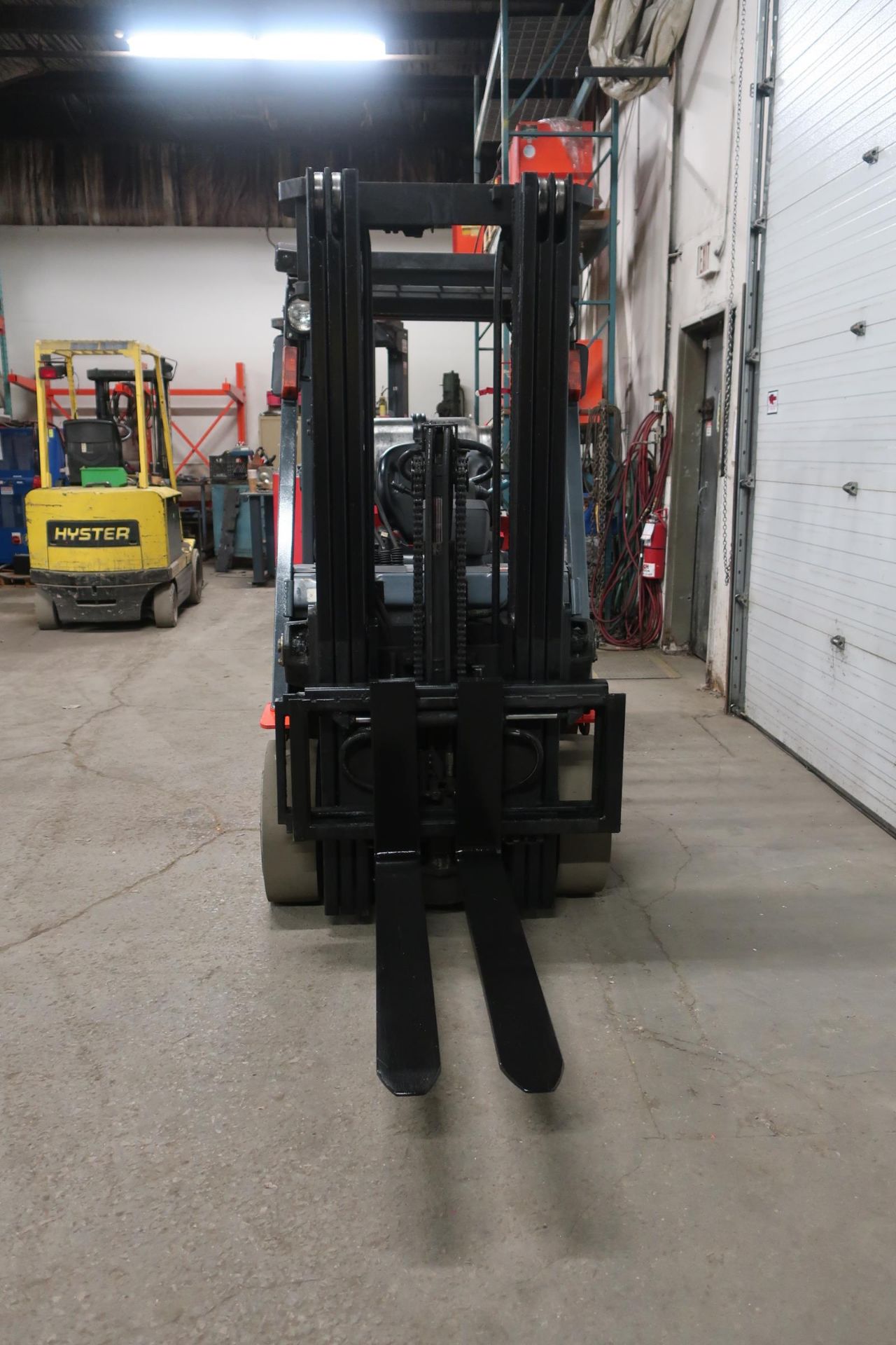 FREE CUSTOMS - Toyota 5000lbs Capacity Forklift with 3-stage mast - LPG (propane unit) with - Image 2 of 2