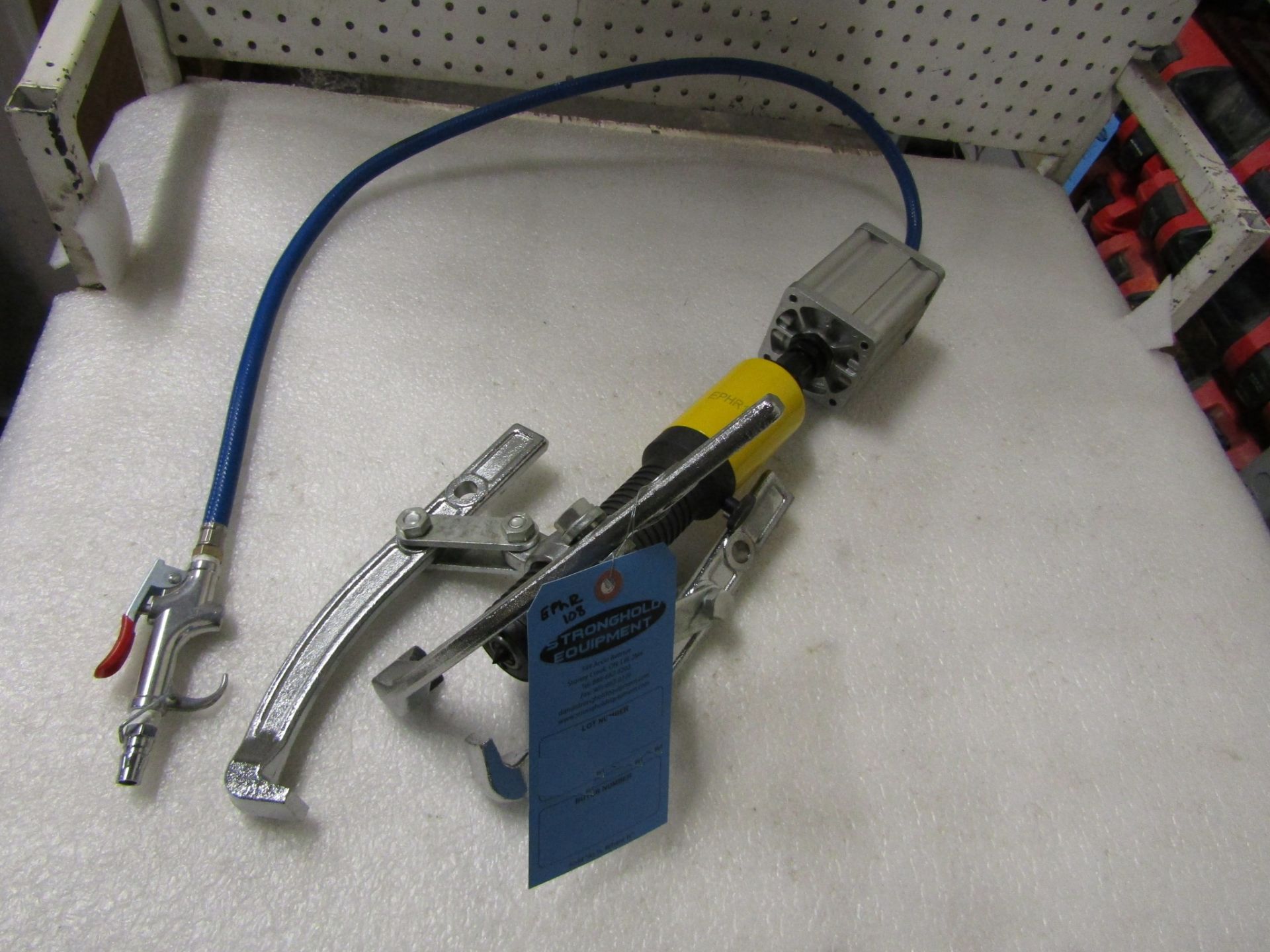 model EPHR108 Pneumatic / Air over Hydraulic Bearing Puller with 5 ton capacity MINT