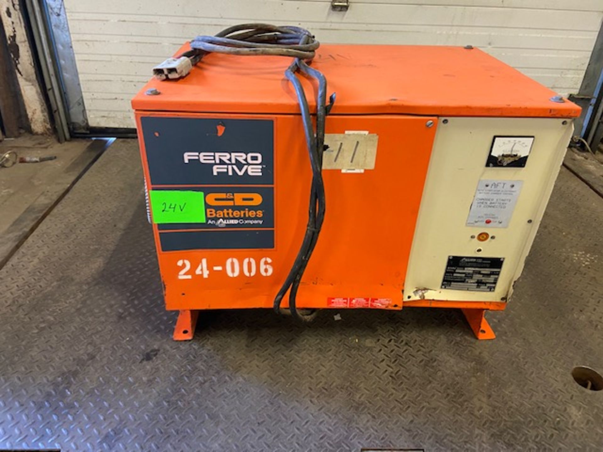 Ferro Five 24V battery charger model FR12L850