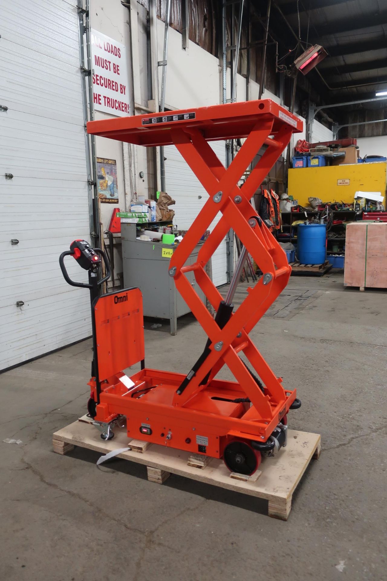 MINT Omni Motorized Lift Table Platform 800kg / 1760lbs capacity and 1850mm / 73" Lift Height UNUSED