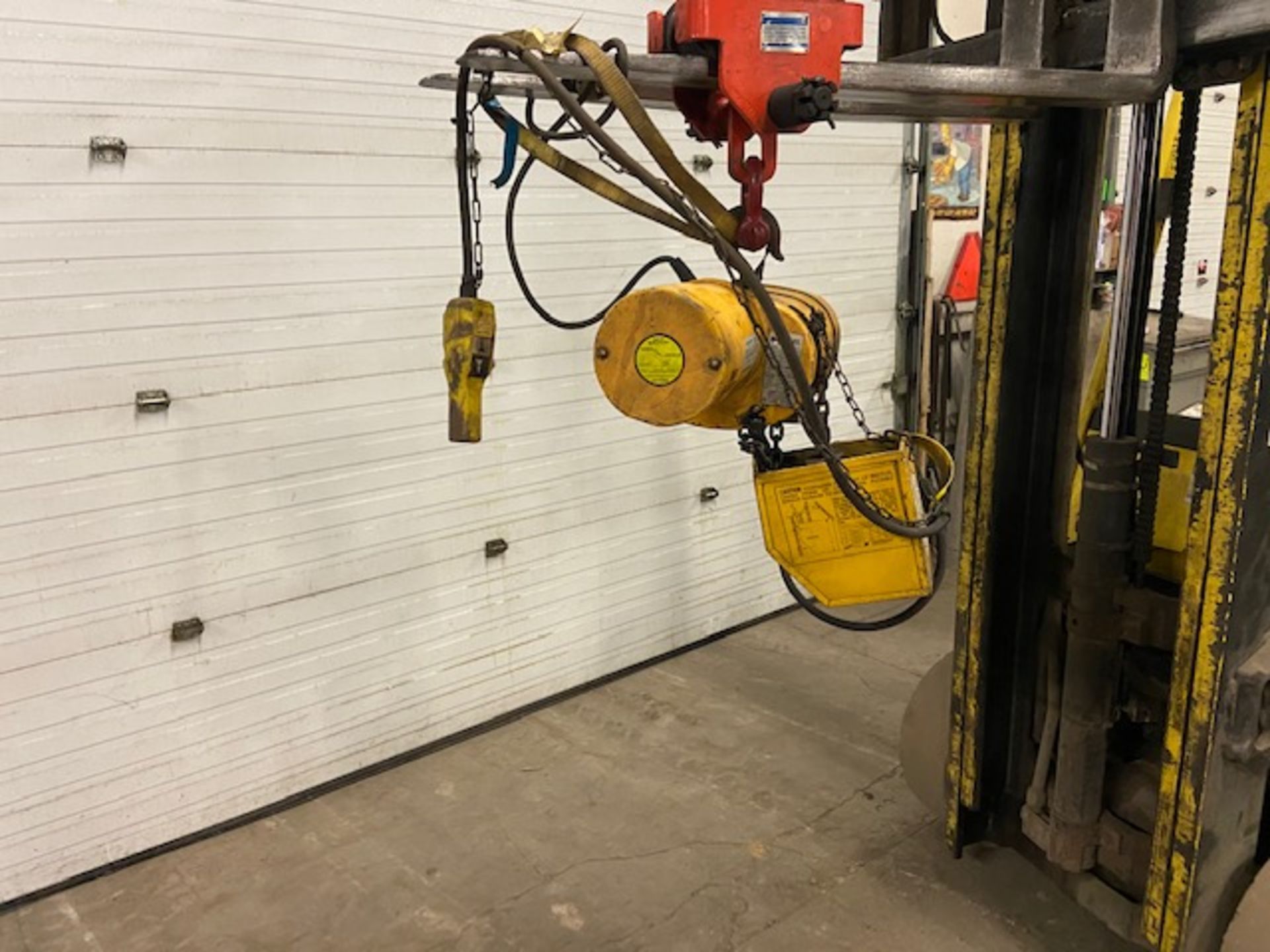 Budget 1/4 Ton Capacity Electric Hoist with pendant and trolley